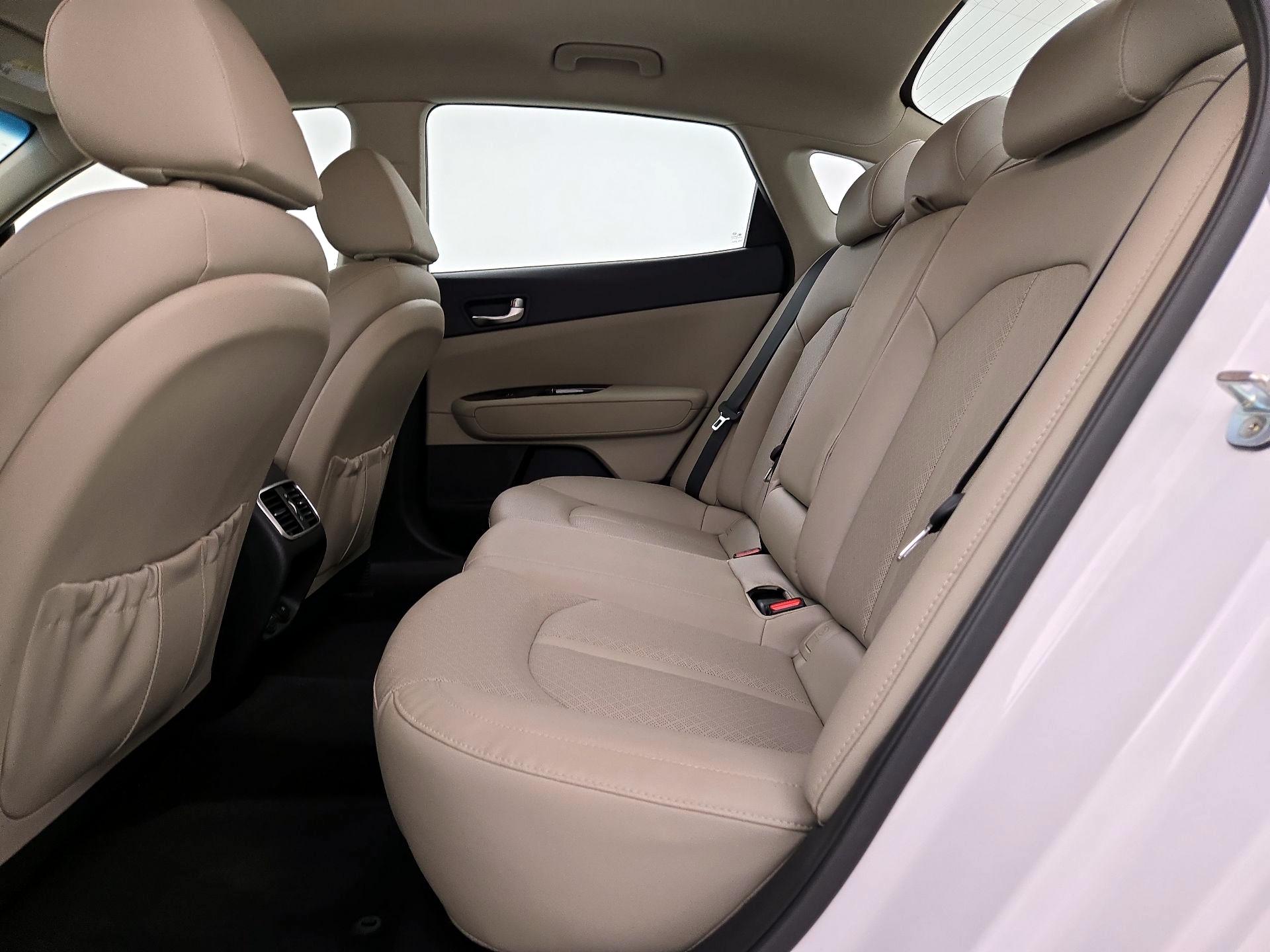 Thumbnail: 2016 Kia Optima - 18