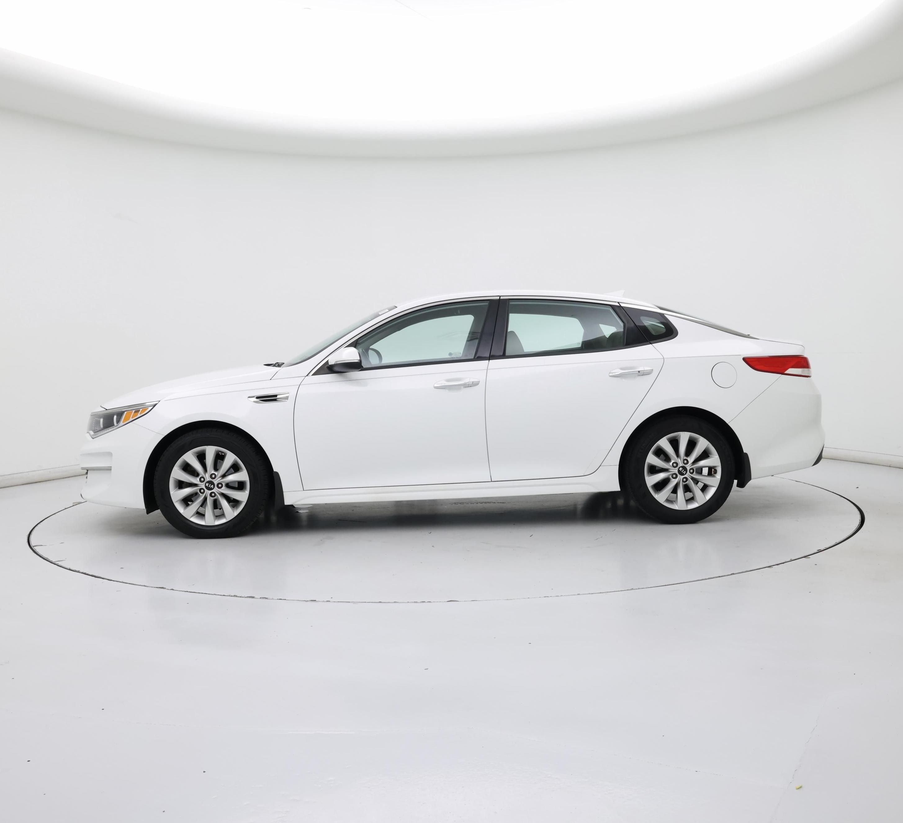 Thumbnail: 2016 Kia Optima - 3