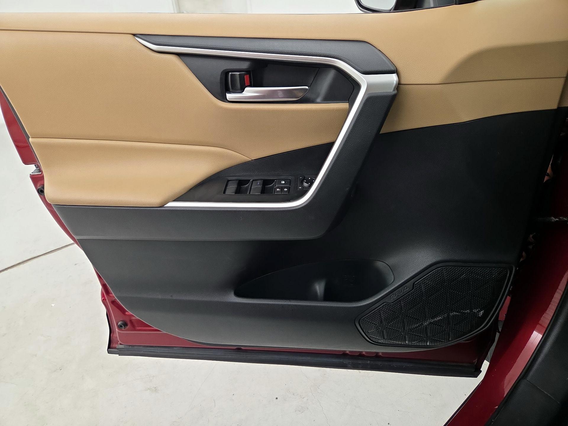 Thumbnail: 2020 Toyota RAV4 - 12