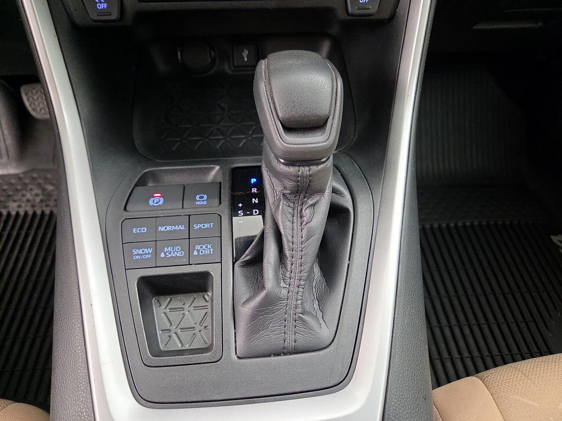 Thumbnail: 2020 Toyota RAV4 - 17