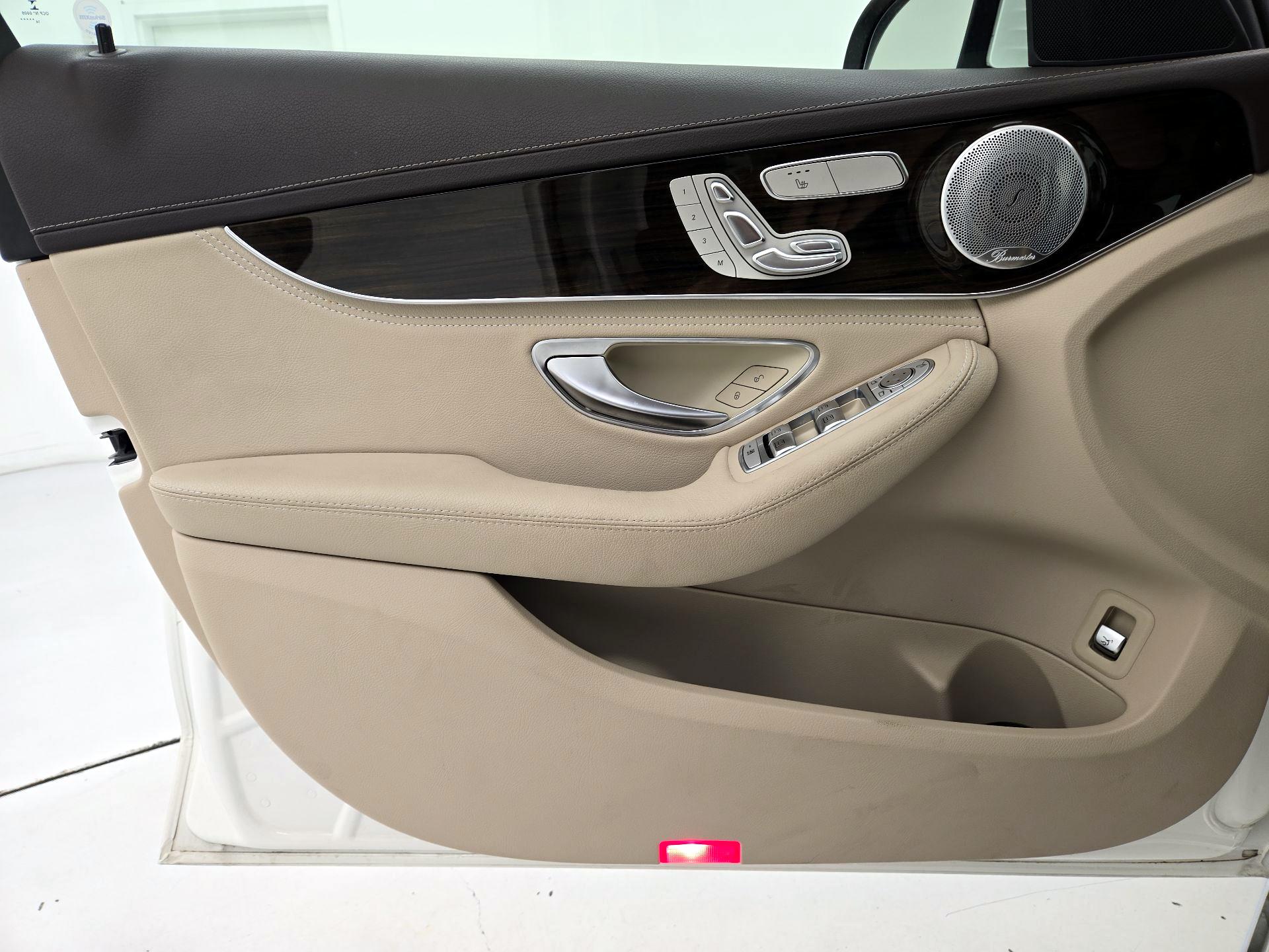 Thumbnail: 2015 Mercedes-Benz C-Class - 12