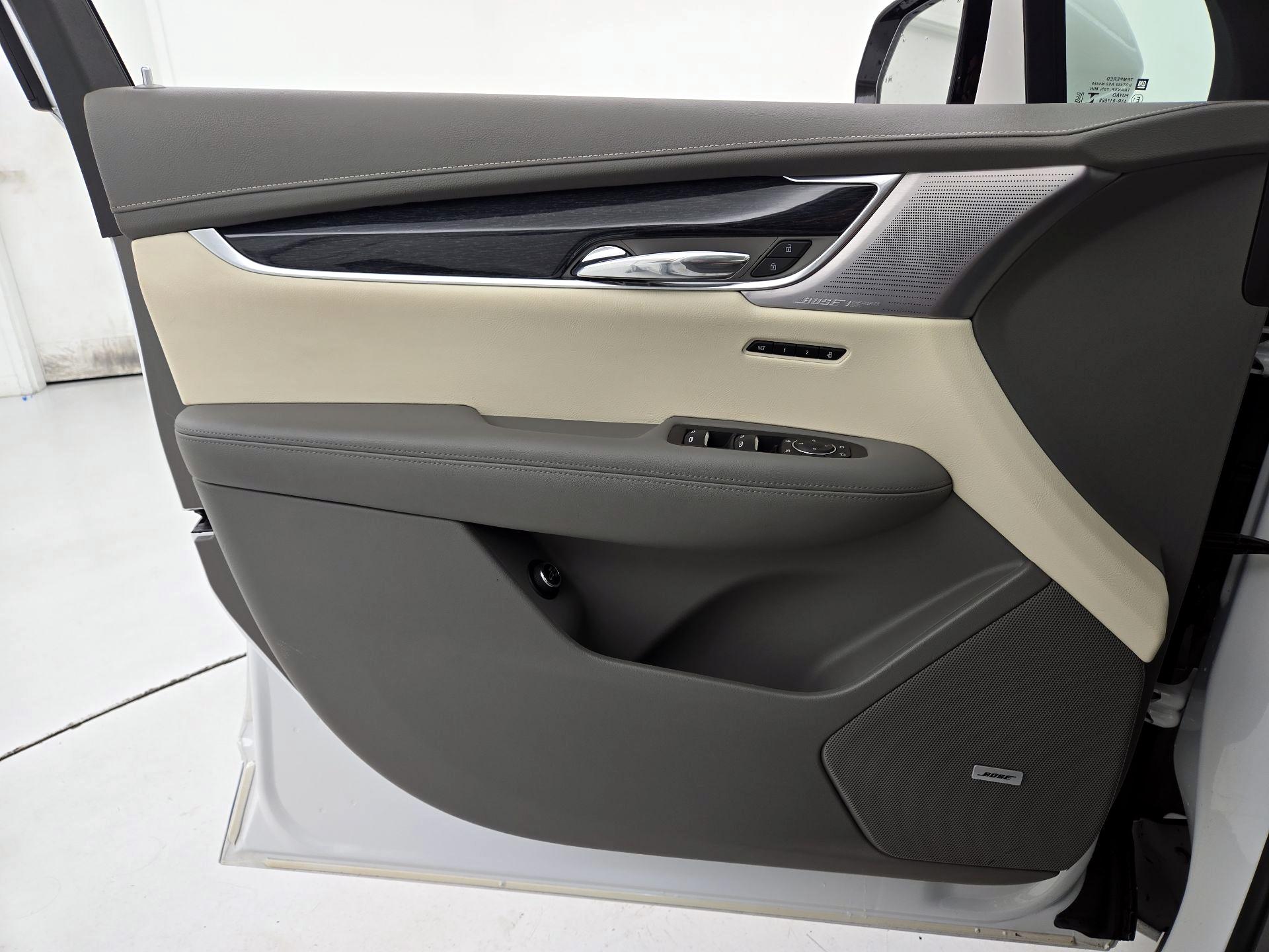 Thumbnail: 2023 Cadillac XT6 - 12