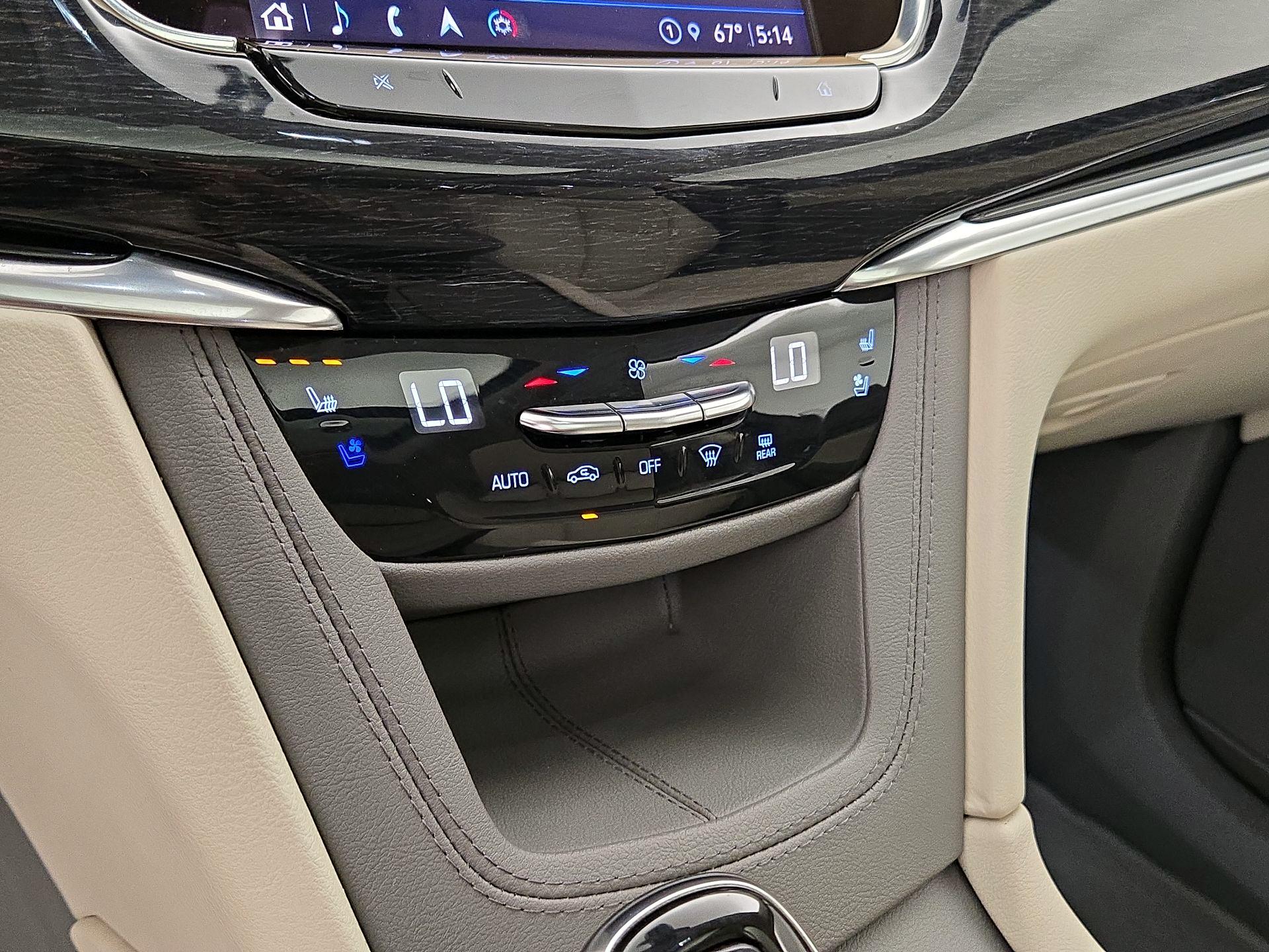 Thumbnail: 2023 Cadillac XT6 - 17