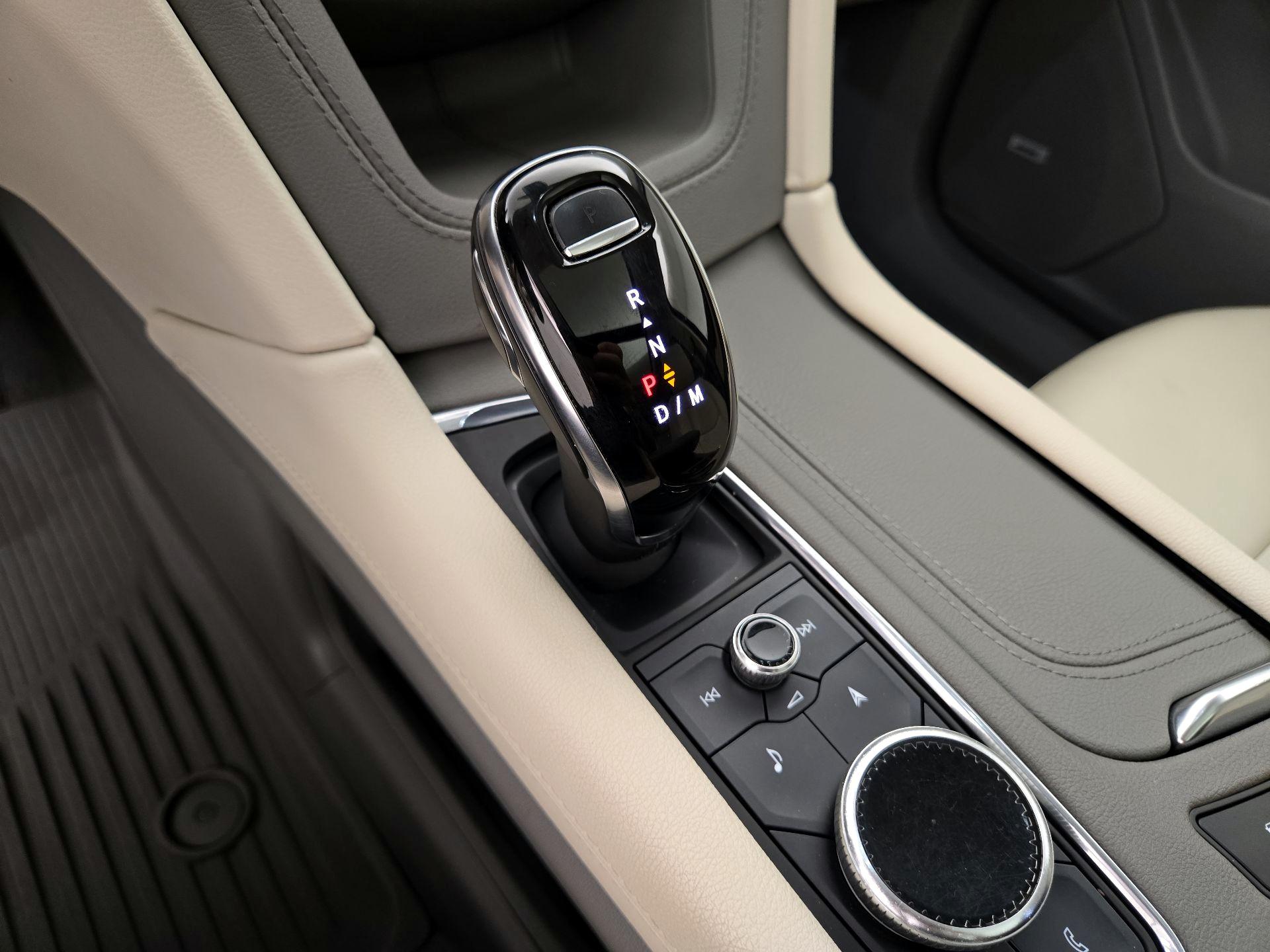 Thumbnail: 2023 Cadillac XT6 - 18