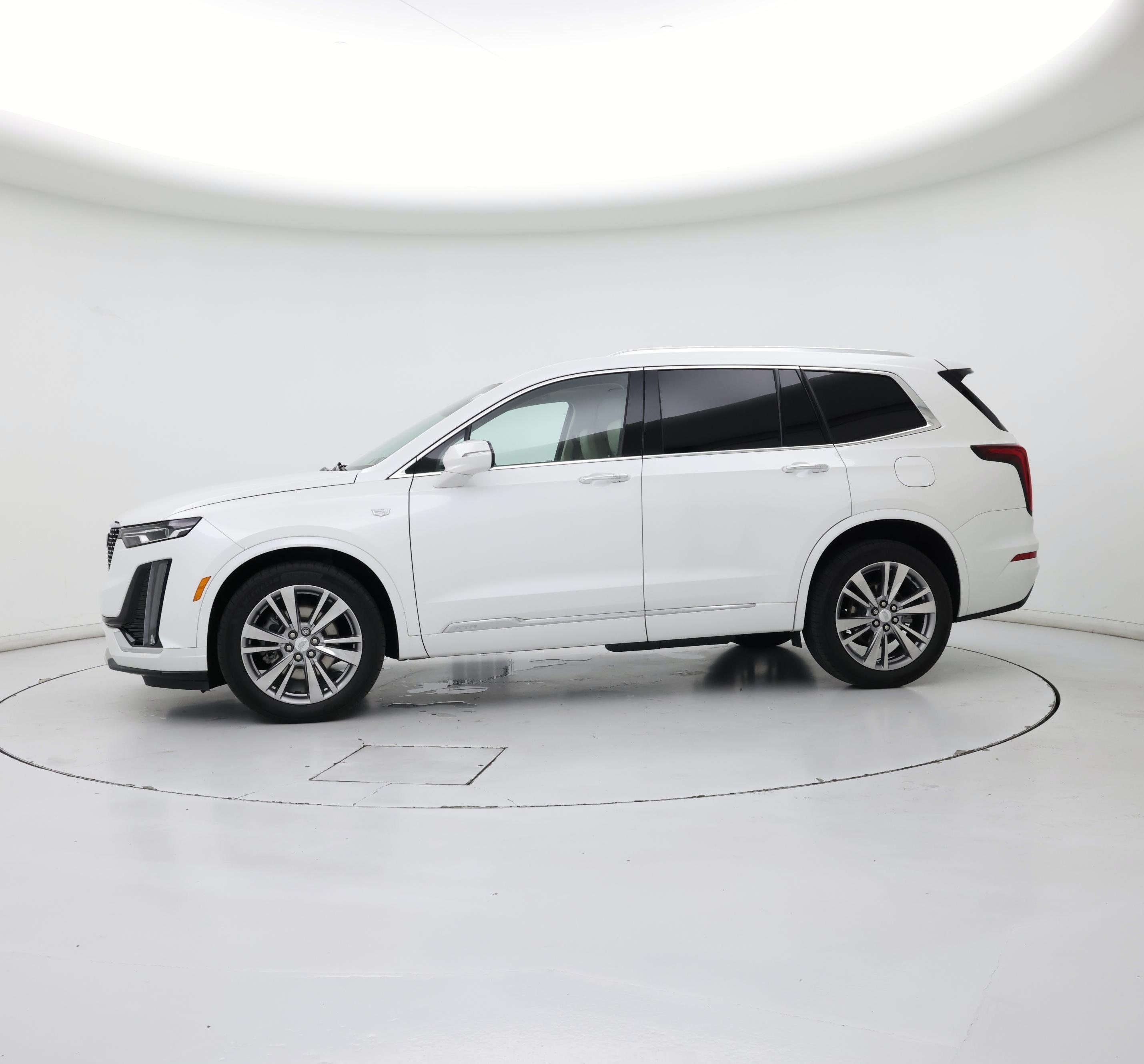 Thumbnail: 2023 Cadillac XT6 - 3