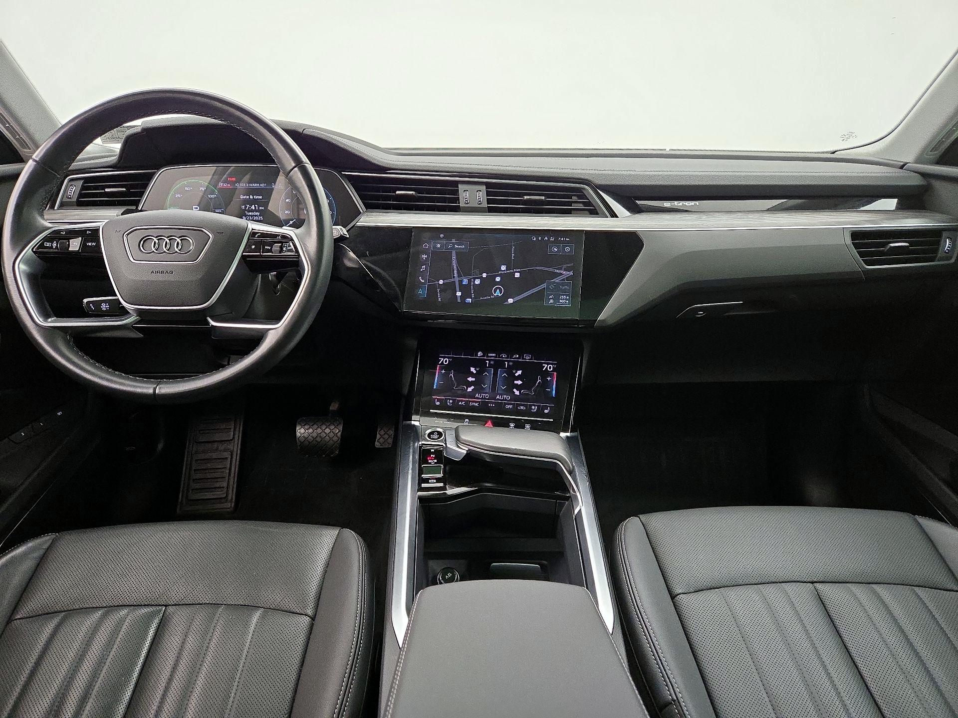 Thumbnail: 2023 Audi e-tron - 9