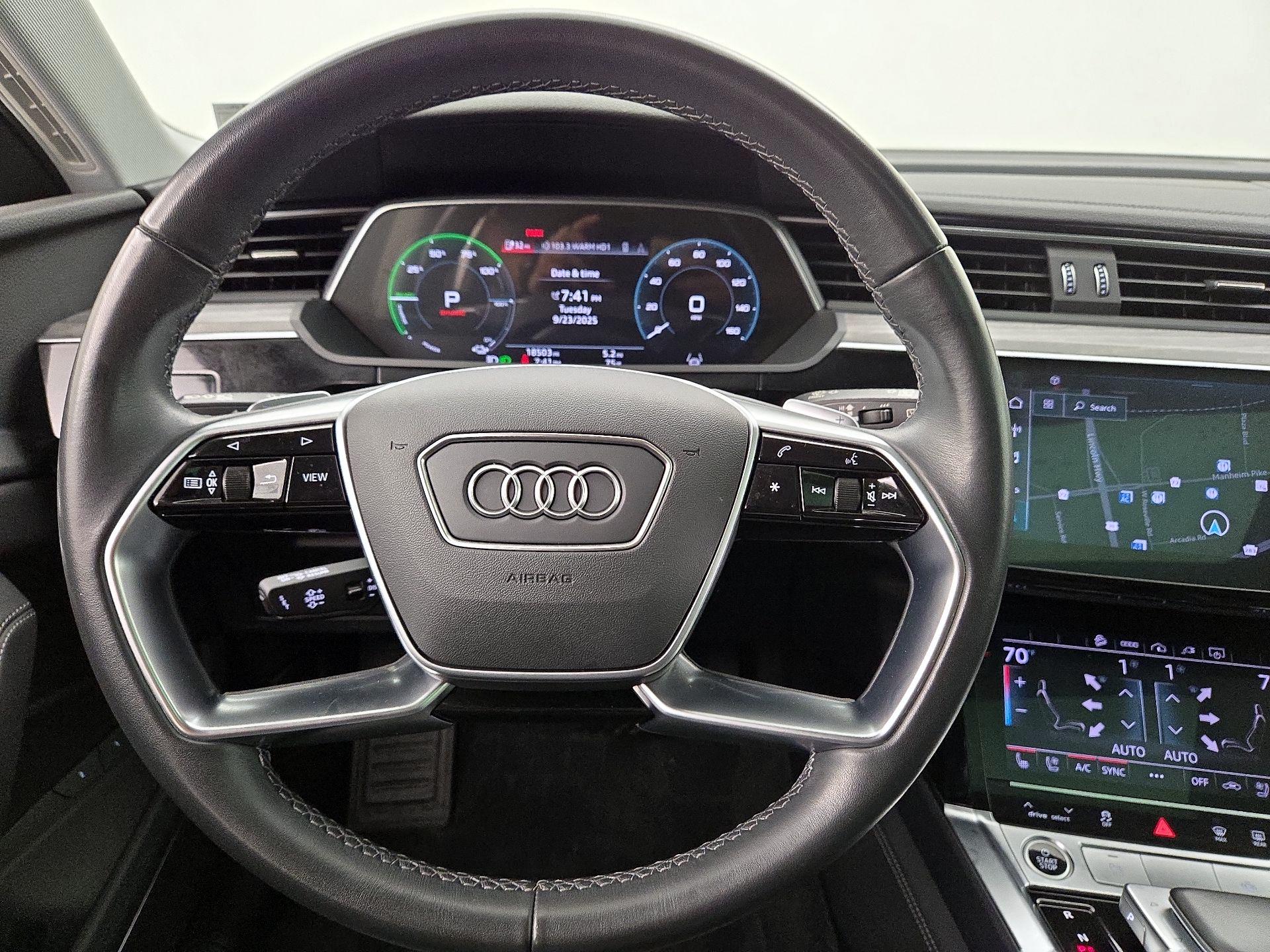 Thumbnail: 2023 Audi e-tron - 10
