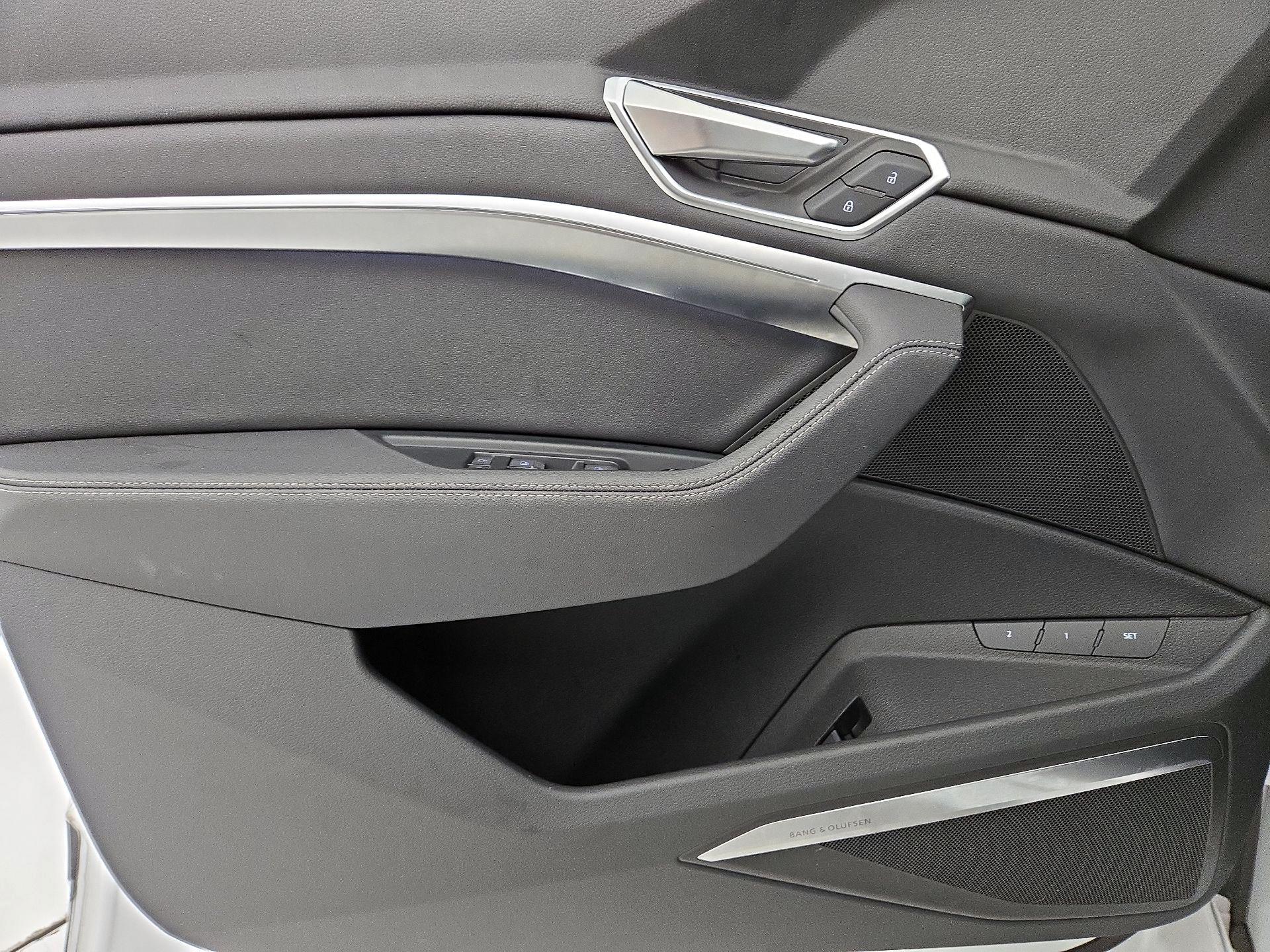 Thumbnail: 2023 Audi e-tron - 12