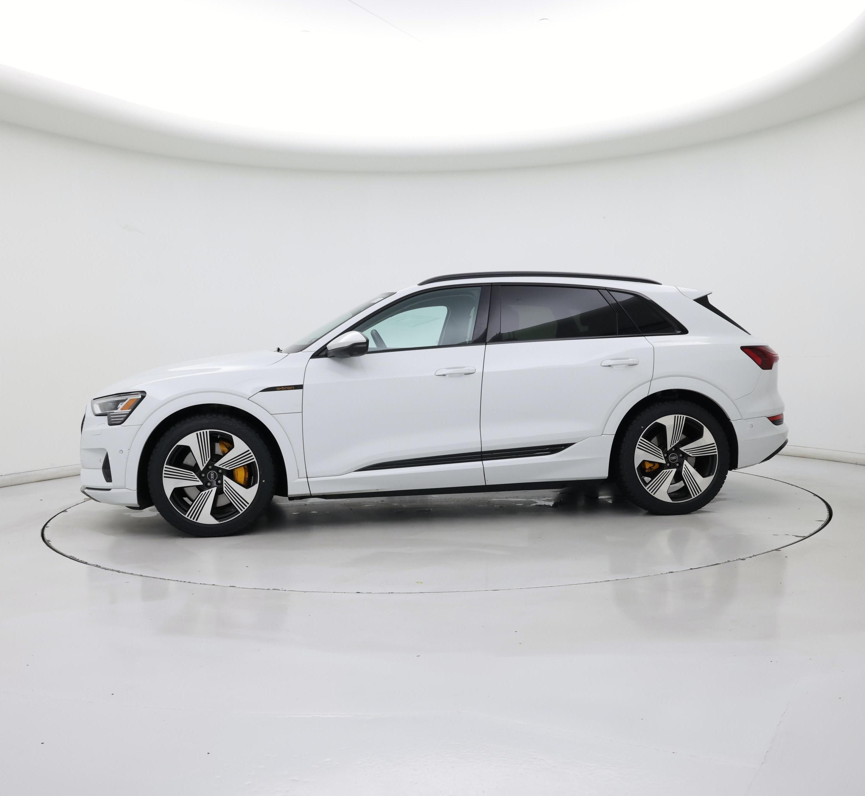 Thumbnail: 2023 Audi e-tron - 3