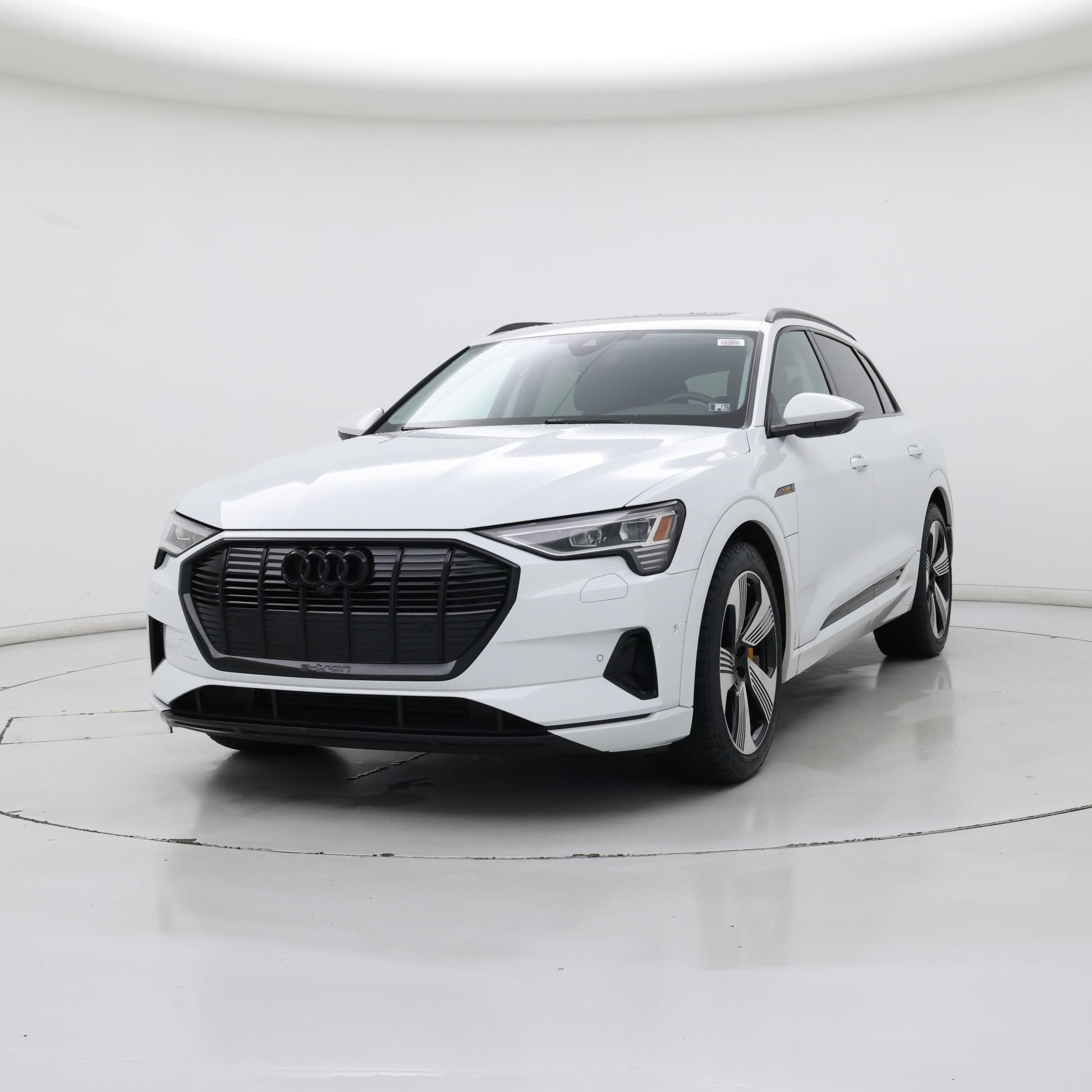 Thumbnail: 2023 Audi e-tron - 4