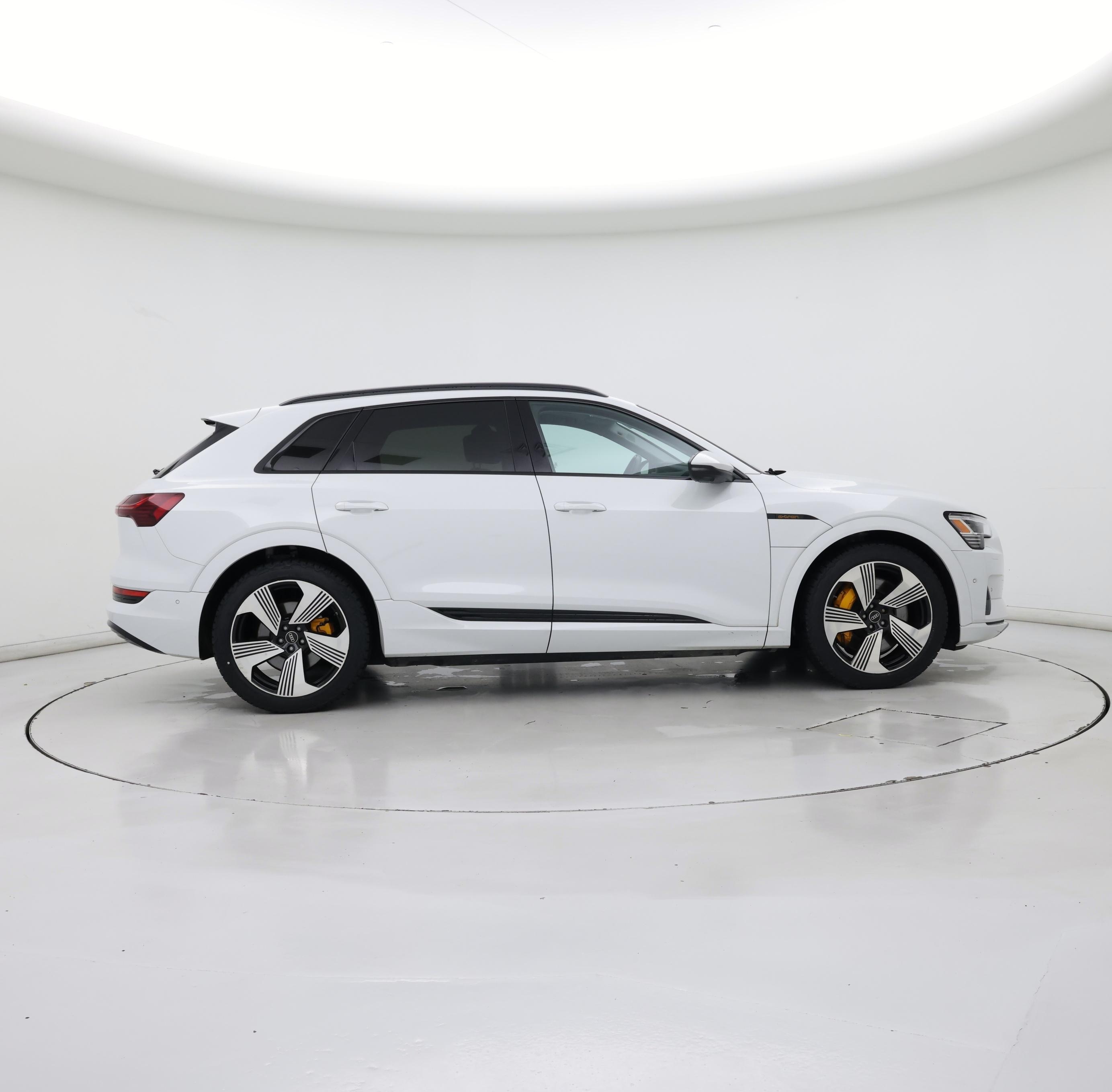 Thumbnail: 2023 Audi e-tron - 7