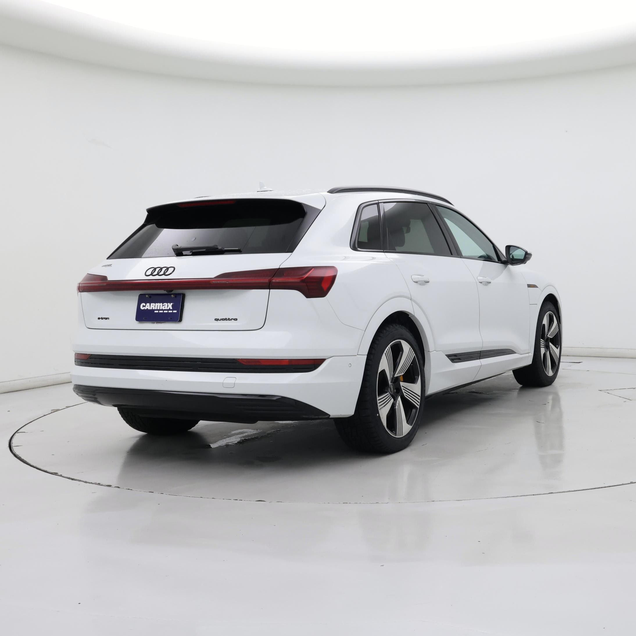 Thumbnail: 2023 Audi e-tron - 8