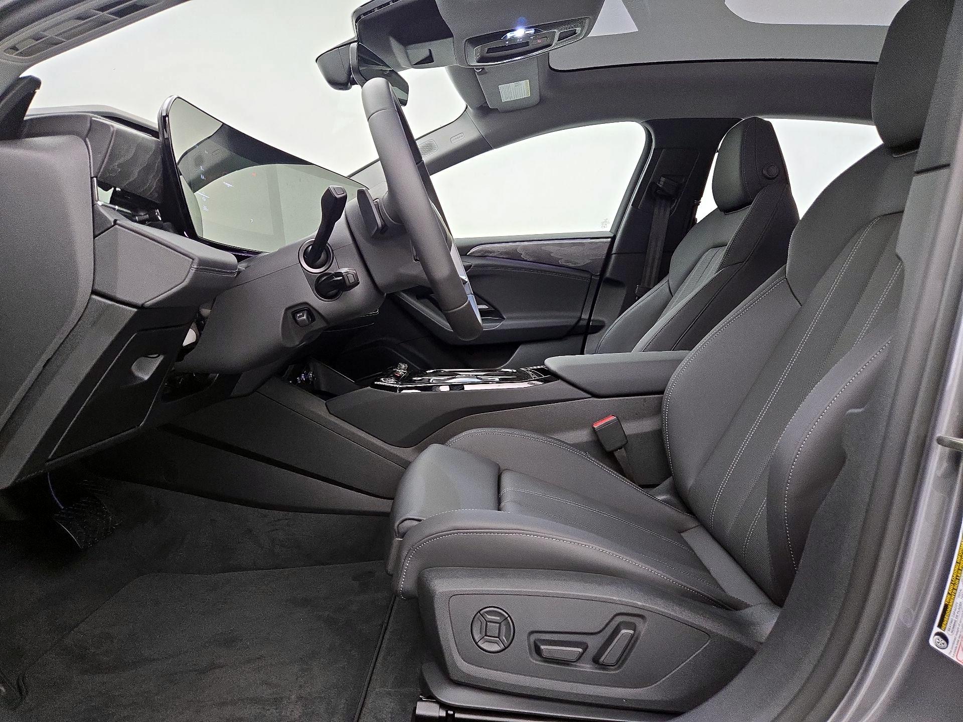 Thumbnail: 2025 Audi e-tron S - 11