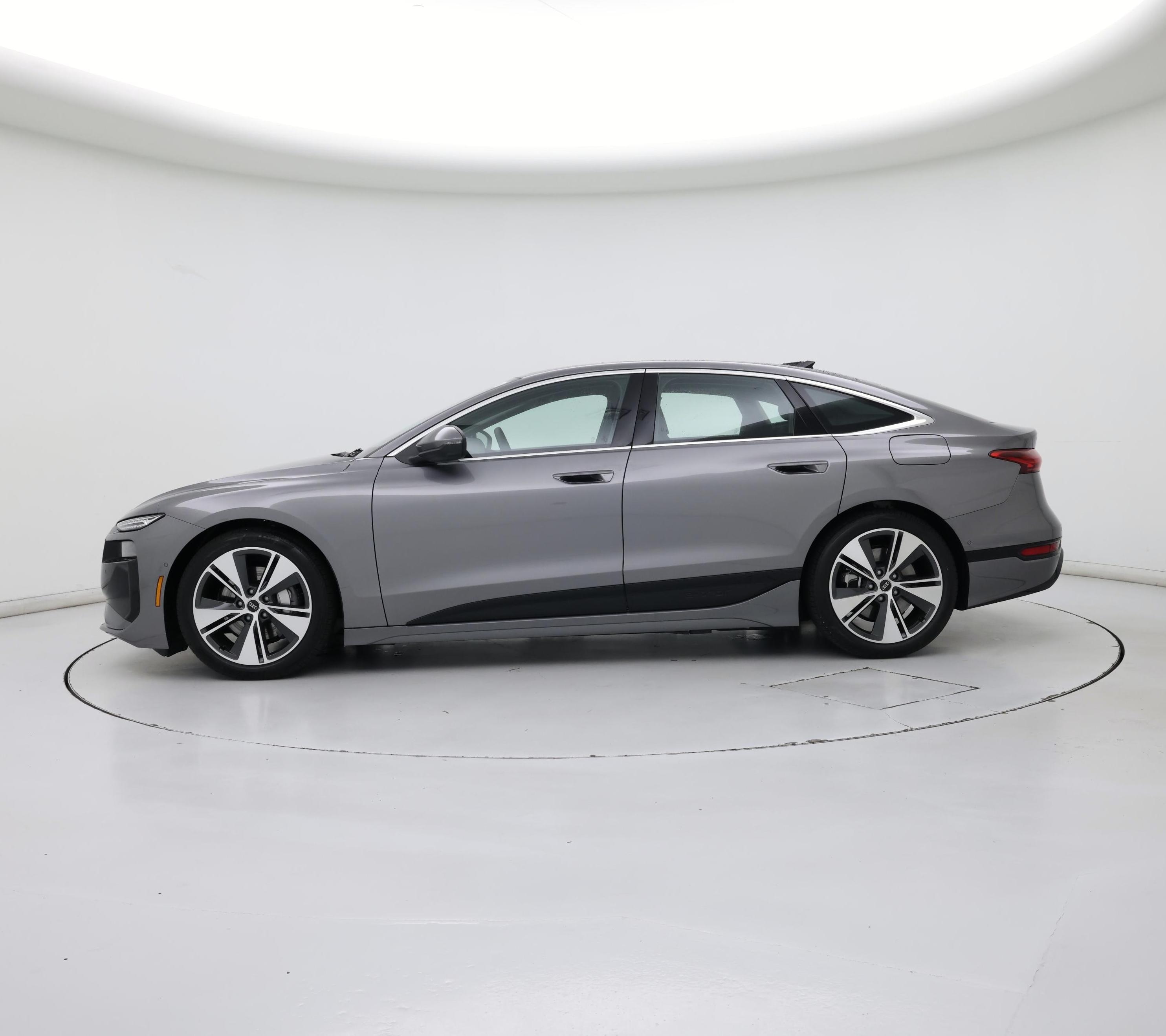 Thumbnail: 2025 Audi e-tron S - 3