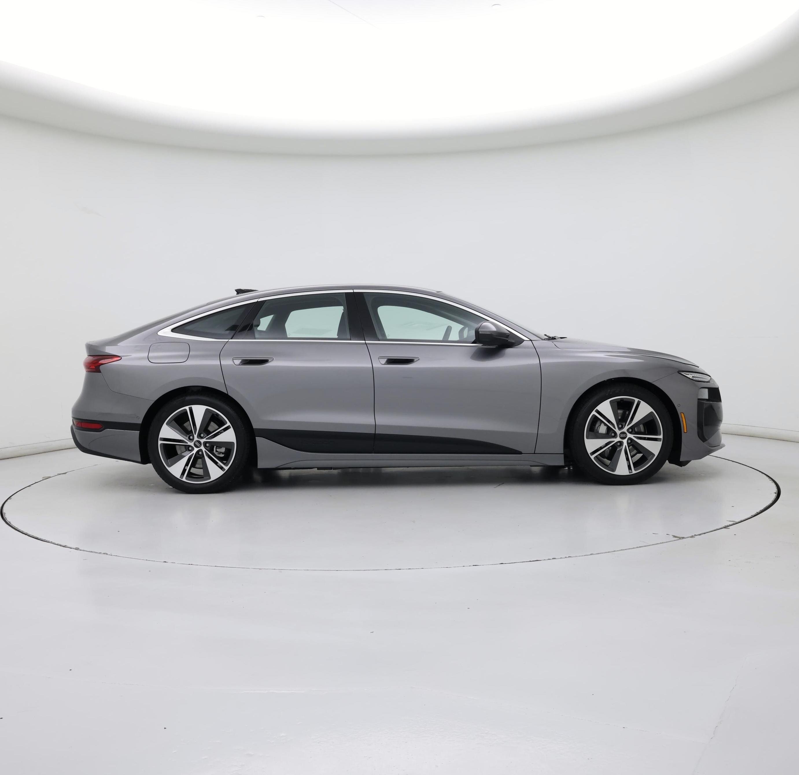 Thumbnail: 2025 Audi e-tron S - 7