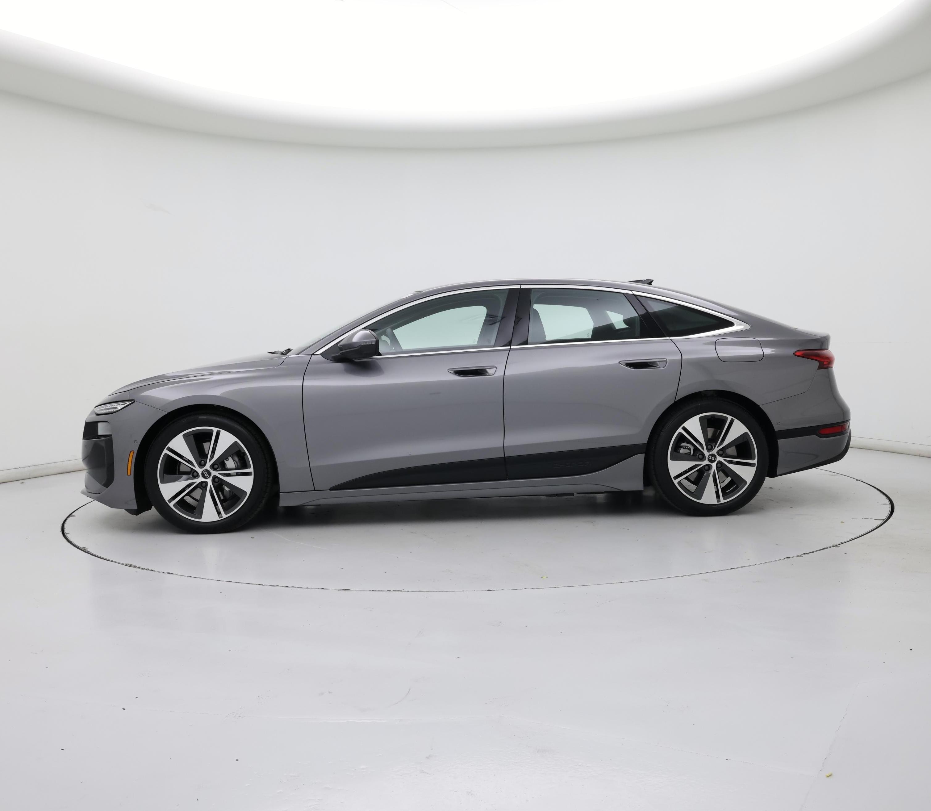 Thumbnail: 2025 Audi e-tron S - 3