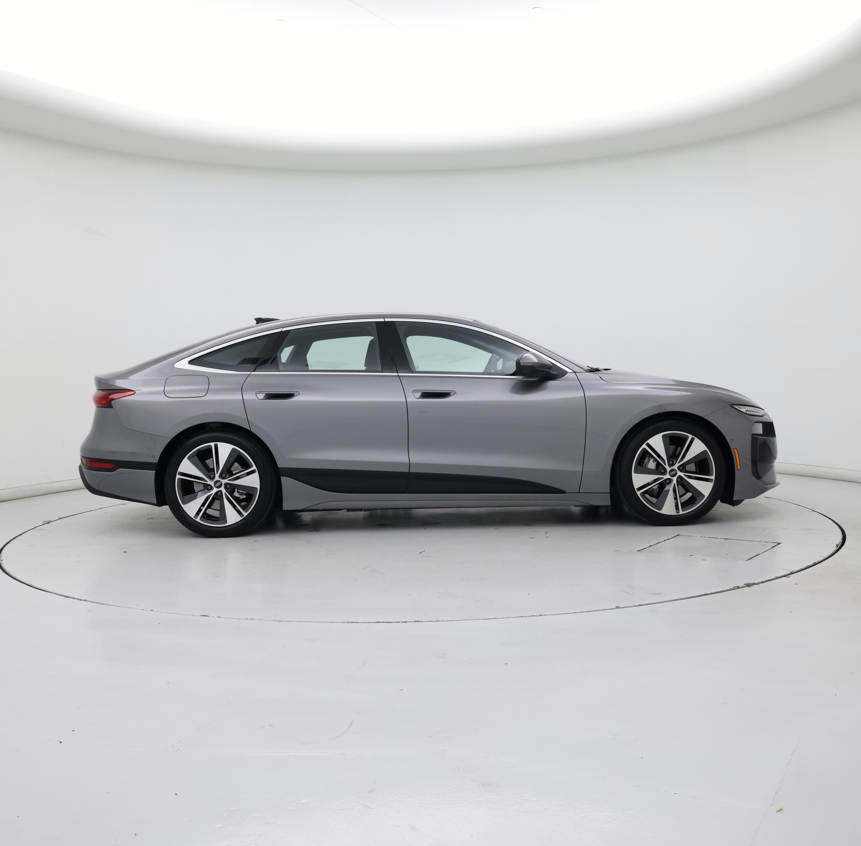 Thumbnail: 2025 Audi e-tron S - 7