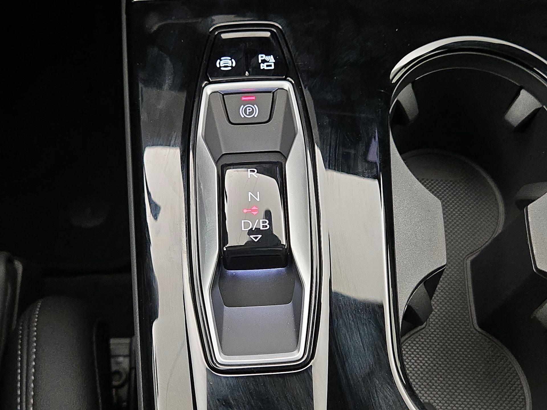 Thumbnail: 2025 Audi e-tron S - 17