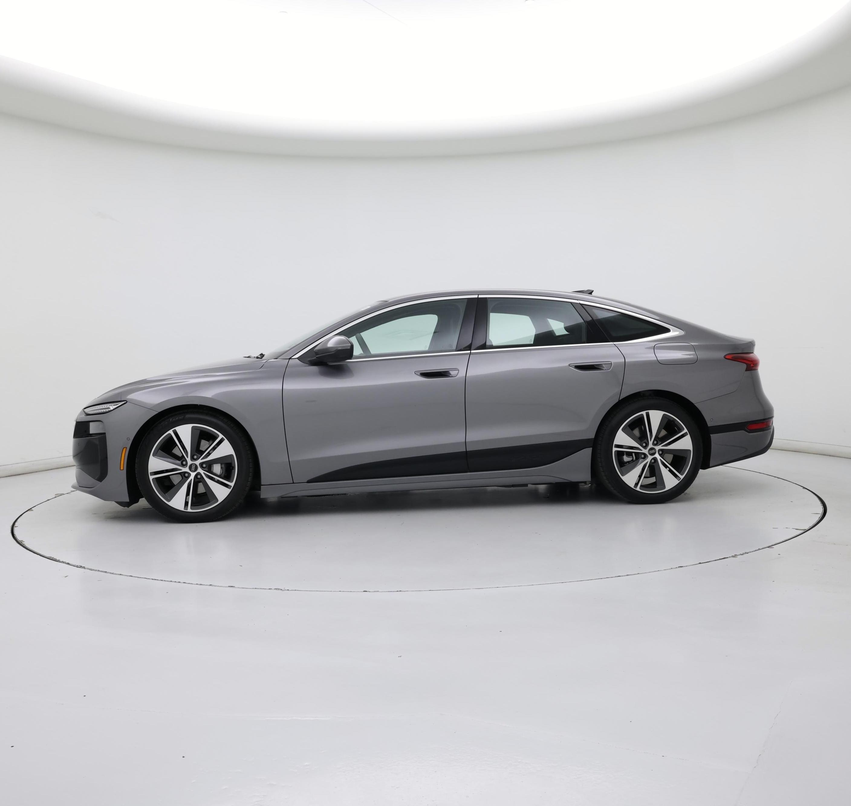 Thumbnail: 2025 Audi e-tron S - 3