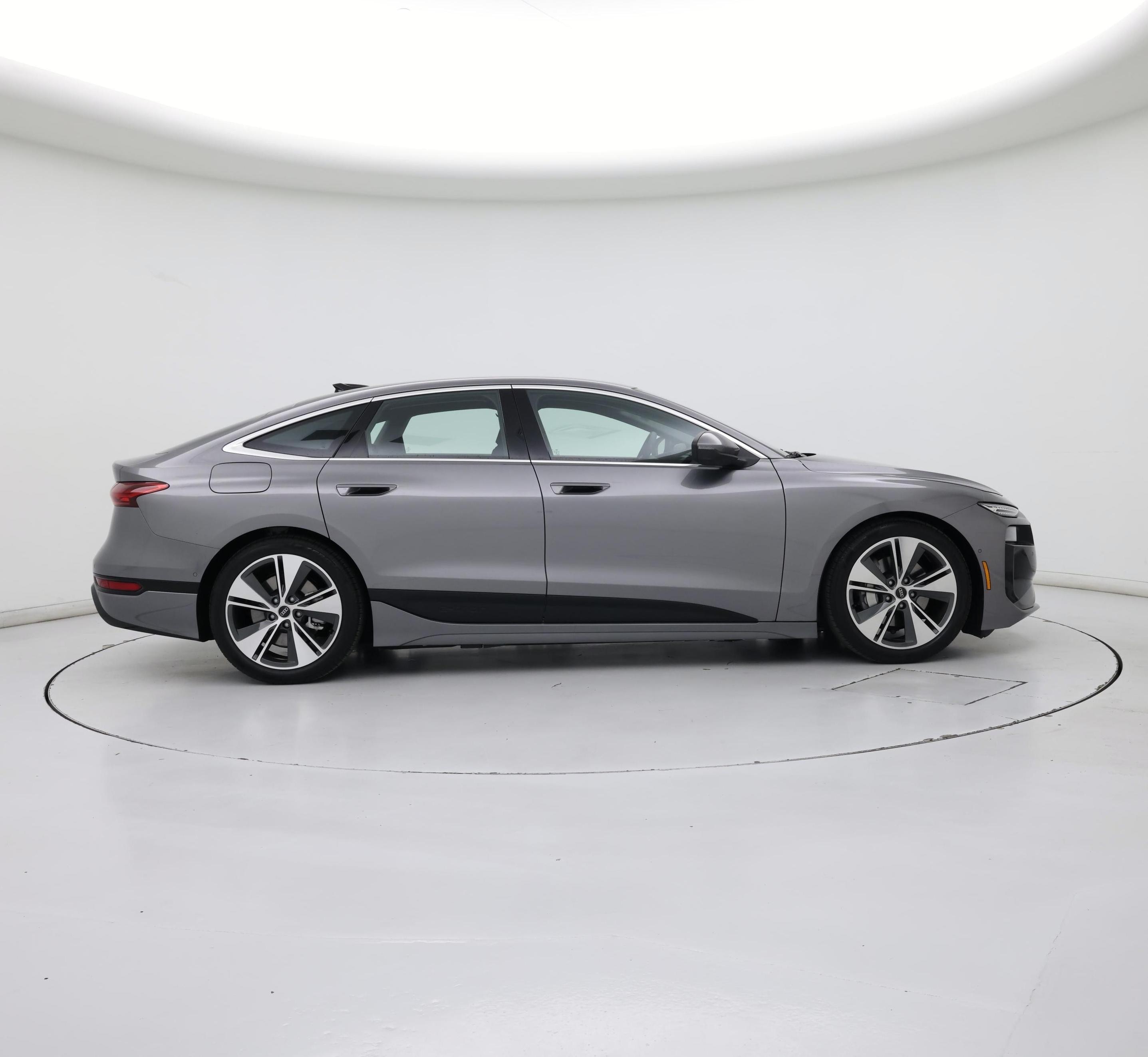 Thumbnail: 2025 Audi e-tron S - 7