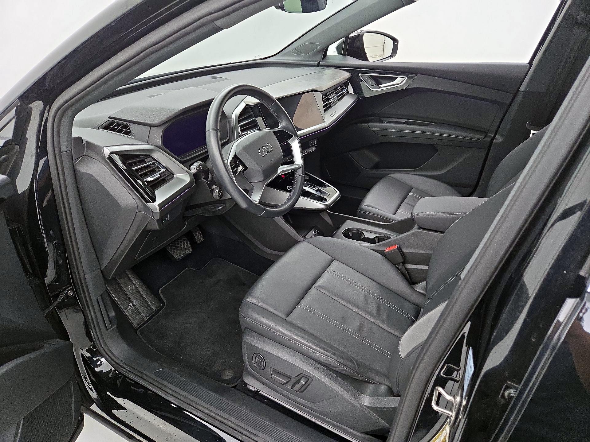 Thumbnail: 2023 Audi Q4 e-tron - 11