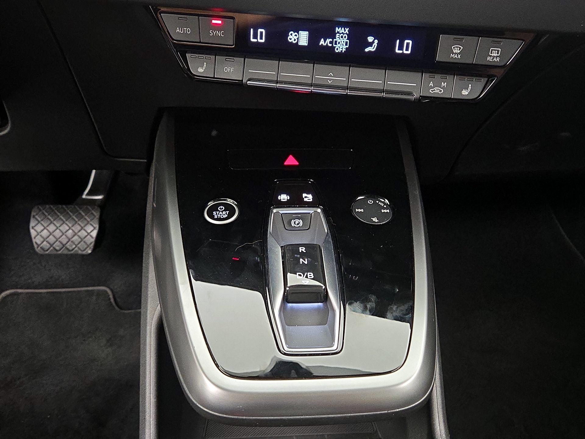 Thumbnail: 2023 Audi Q4 e-tron - 16