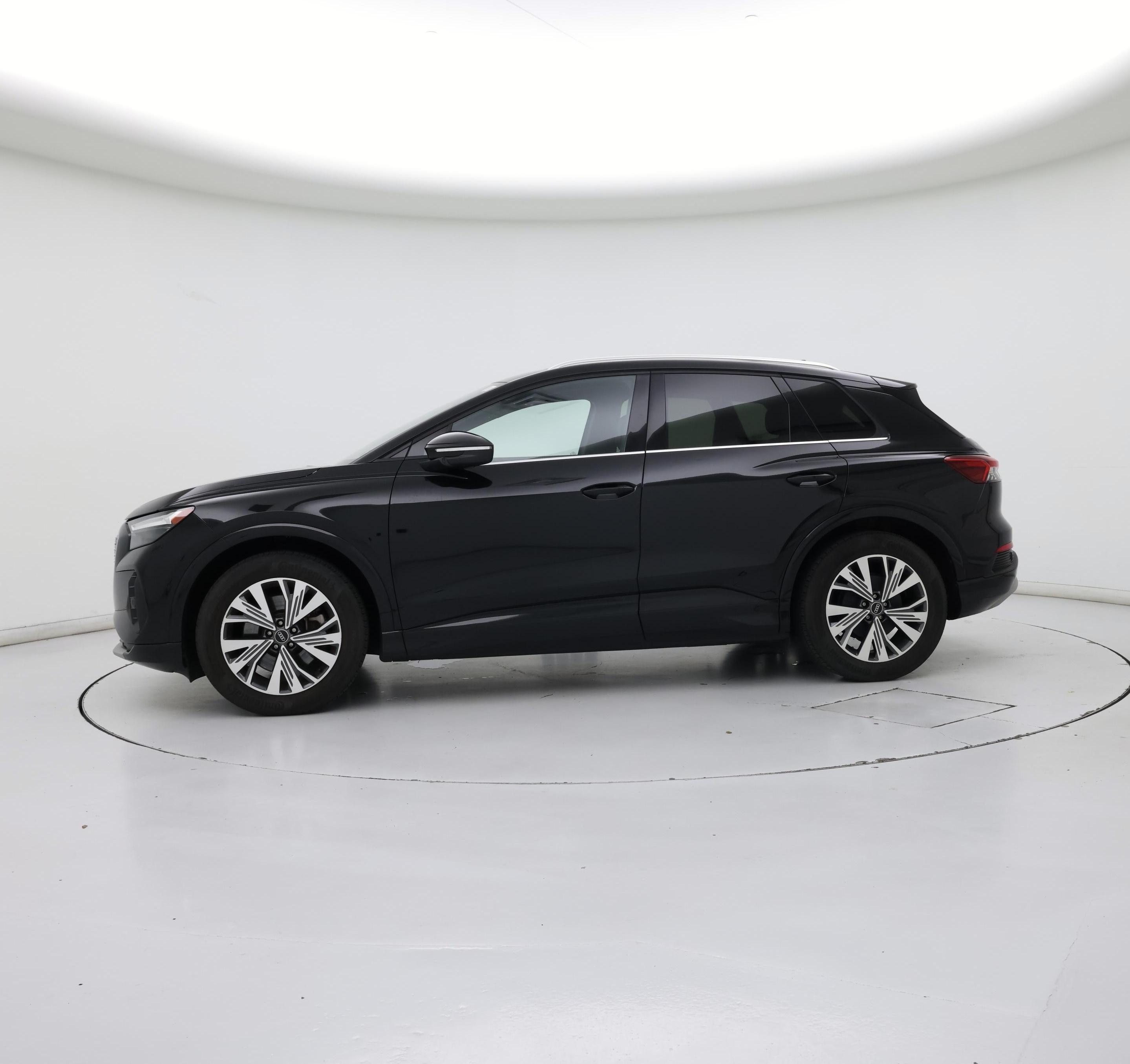 Thumbnail: 2023 Audi Q4 e-tron - 3