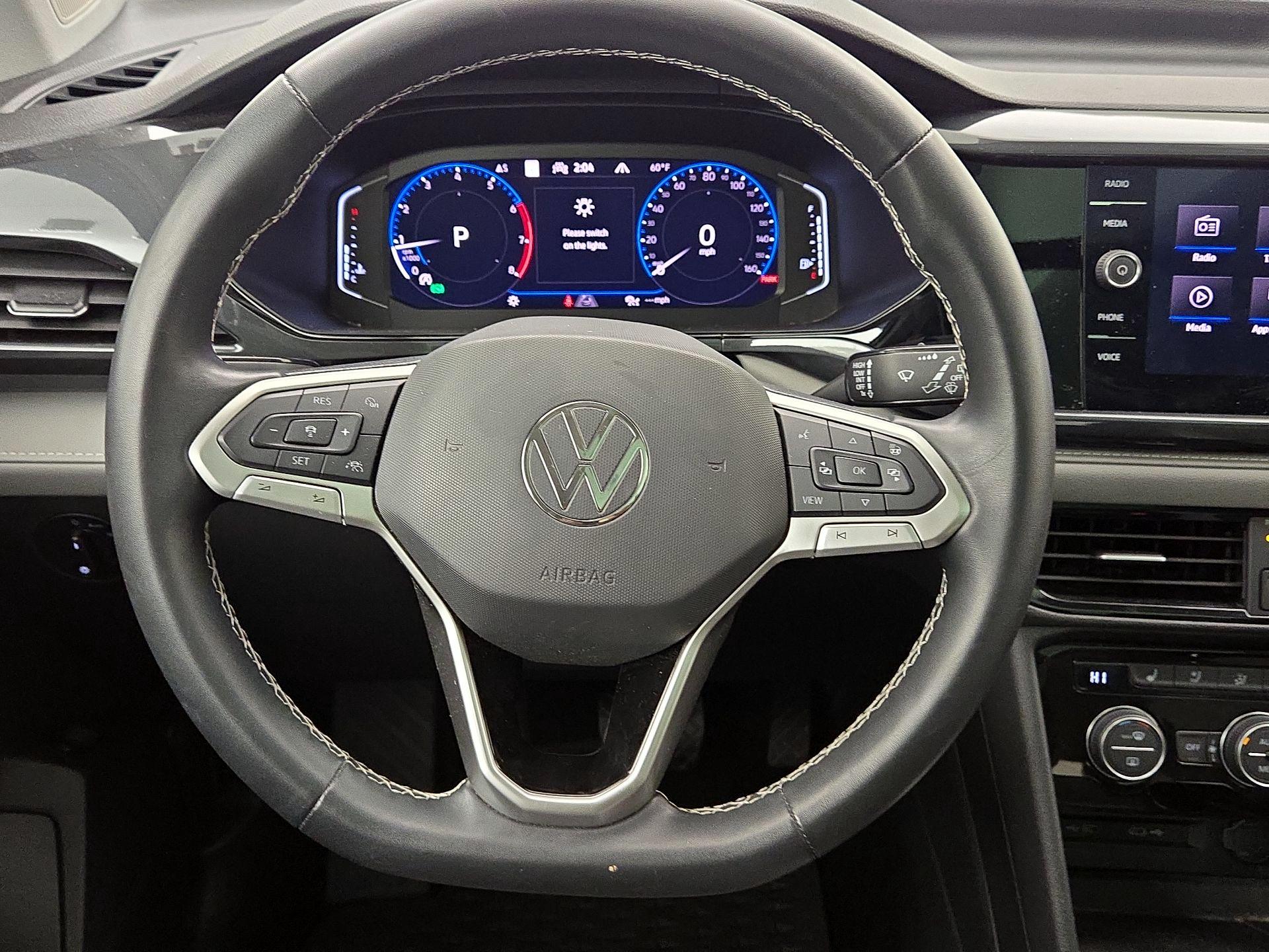 Thumbnail: 2022 Volkswagen Taos - 10