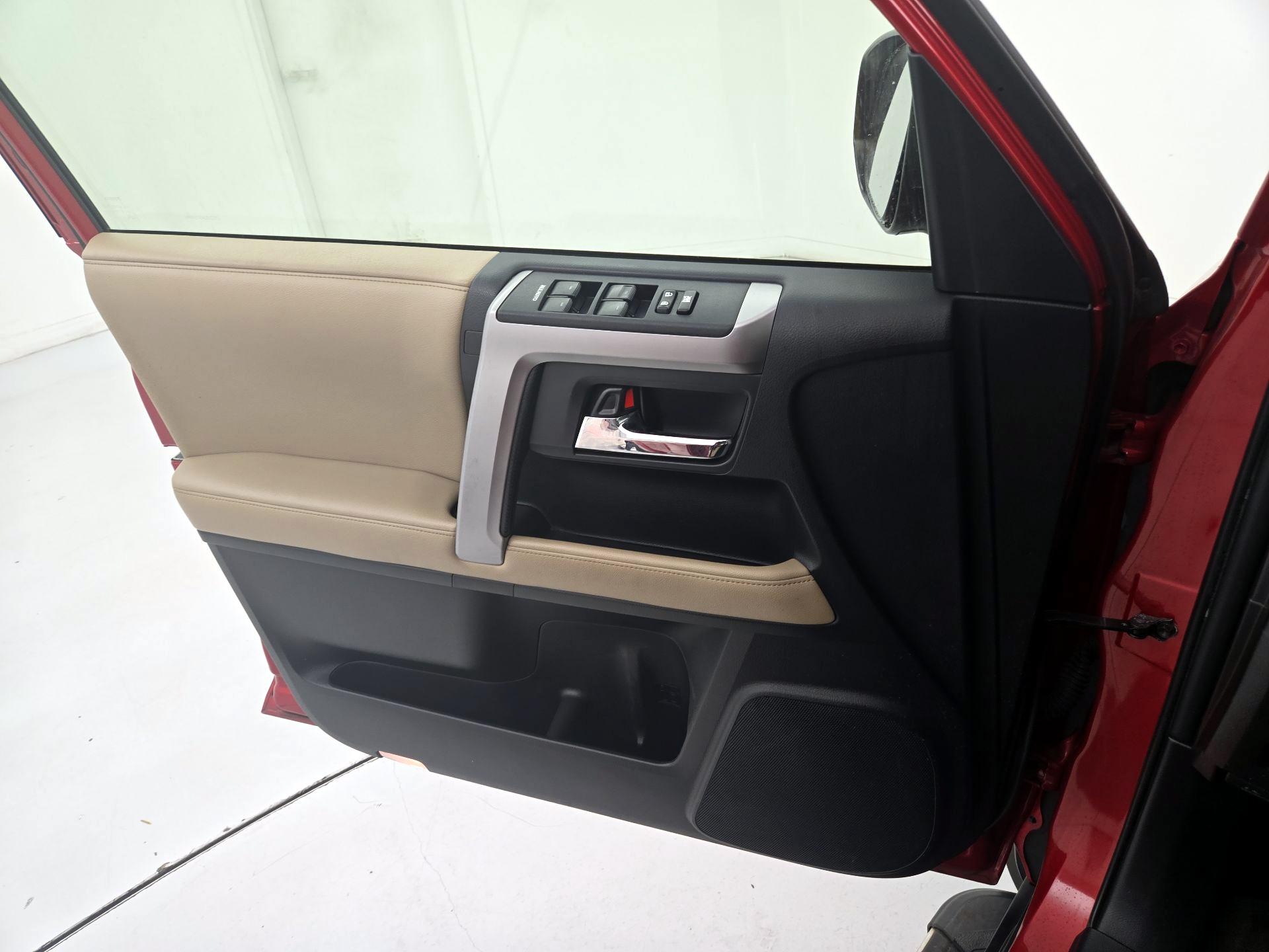 Thumbnail: 2015 Toyota 4Runner - 12