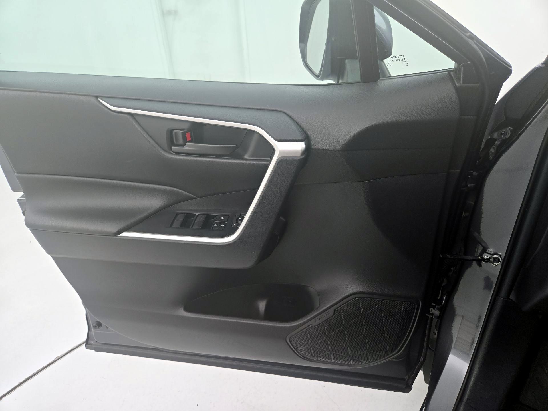 Thumbnail: 2021 Toyota RAV4 - 12