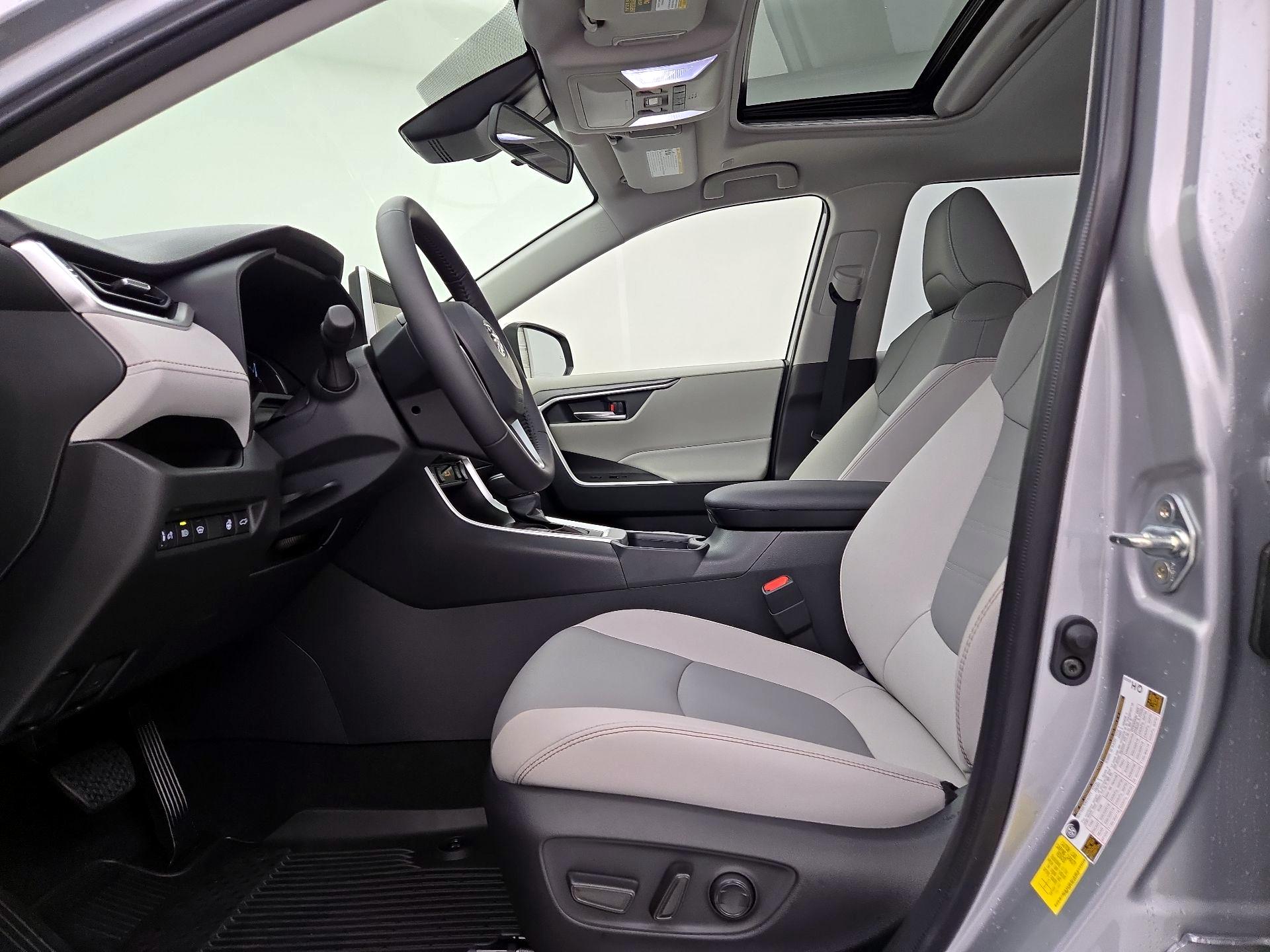 Thumbnail: 2025 Toyota RAV4 - 11