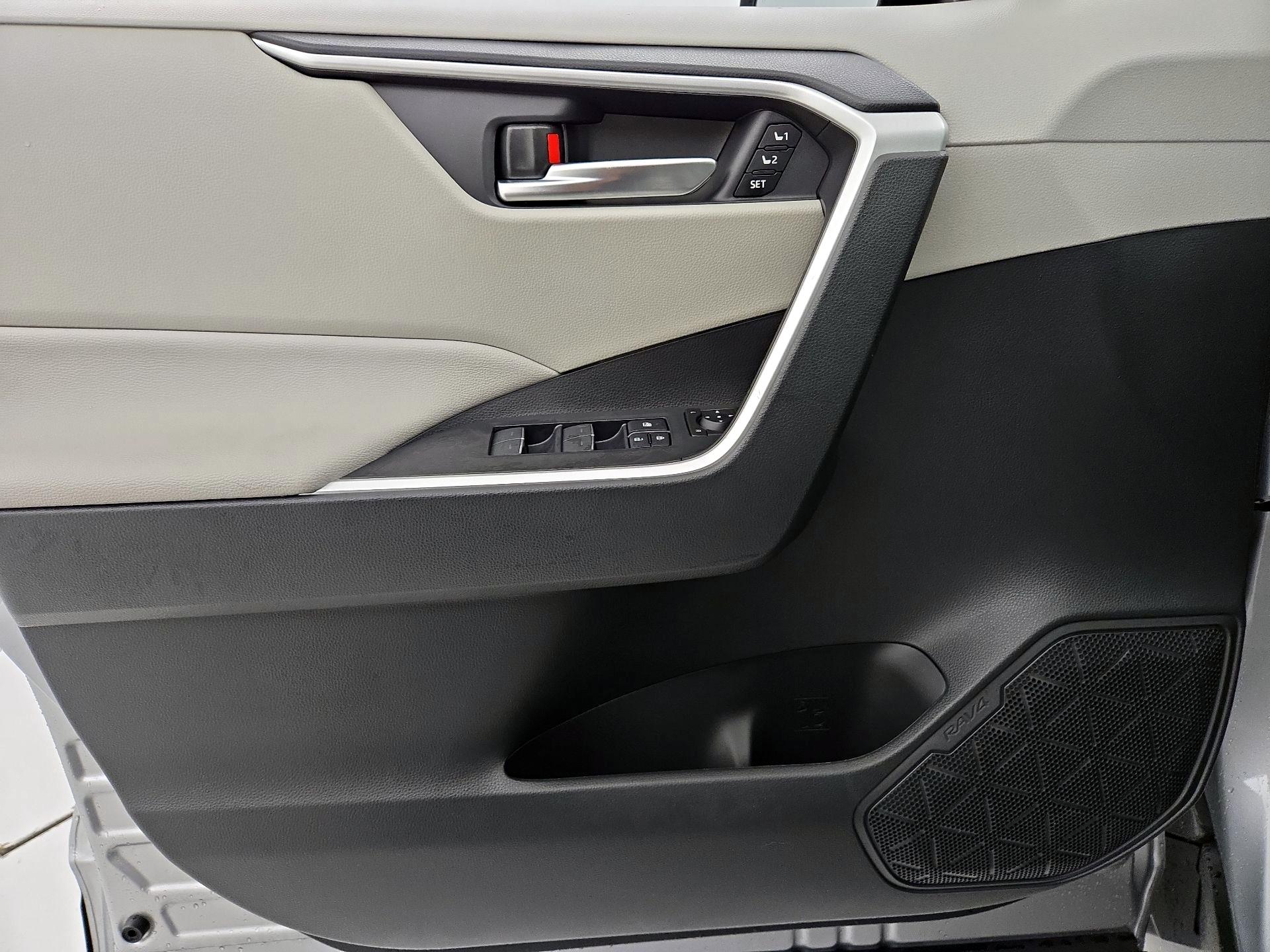 Thumbnail: 2025 Toyota RAV4 - 12