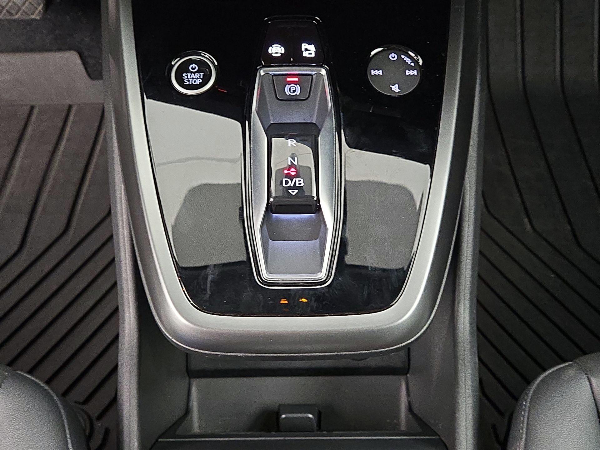 Thumbnail: 2023 Audi Q4 e-tron - 17