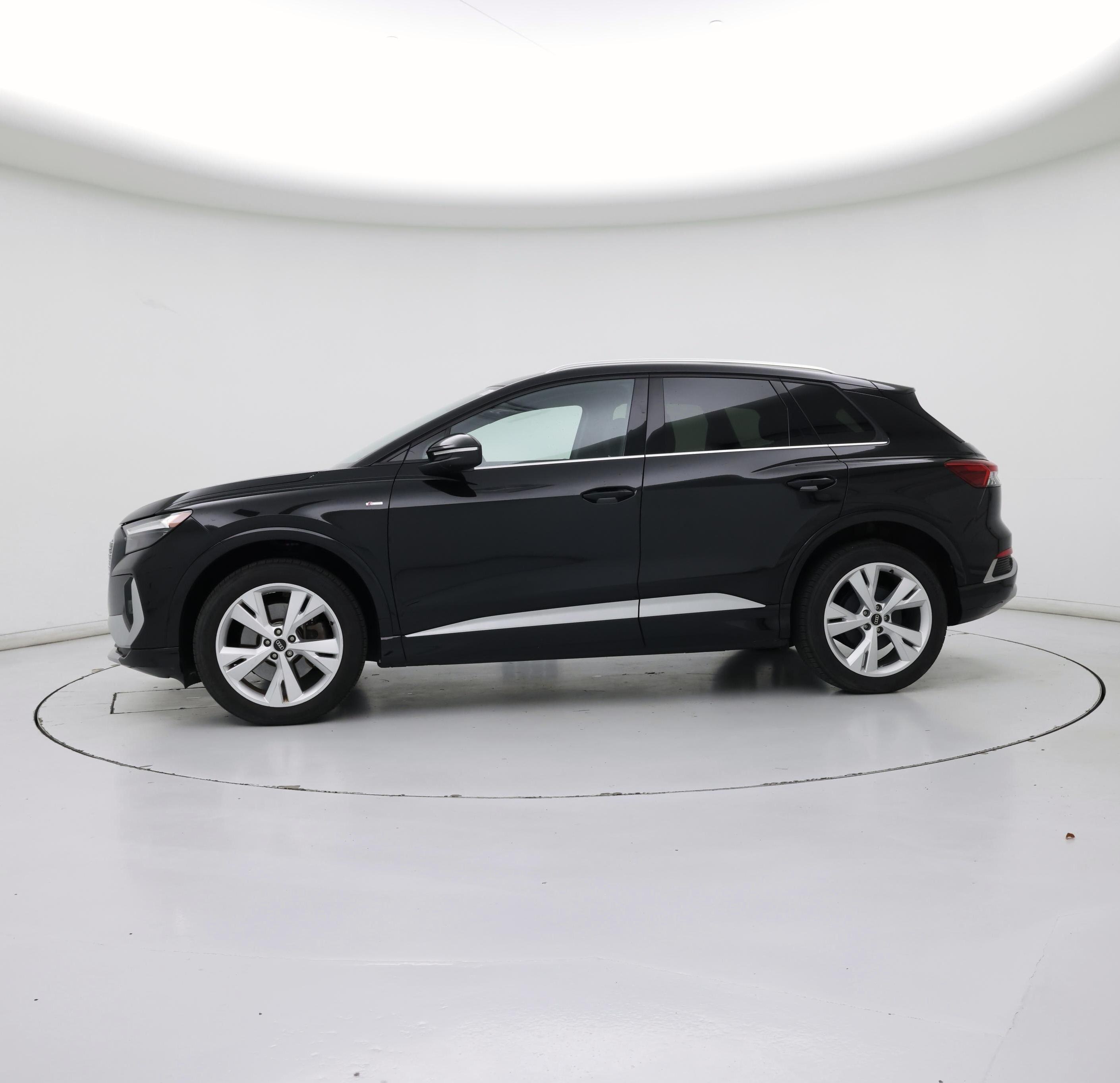 Thumbnail: 2023 Audi Q4 e-tron - 3