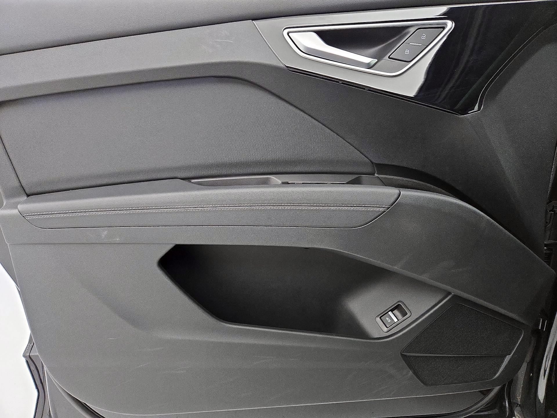 Thumbnail: 2023 Audi Q4 e-tron - 12