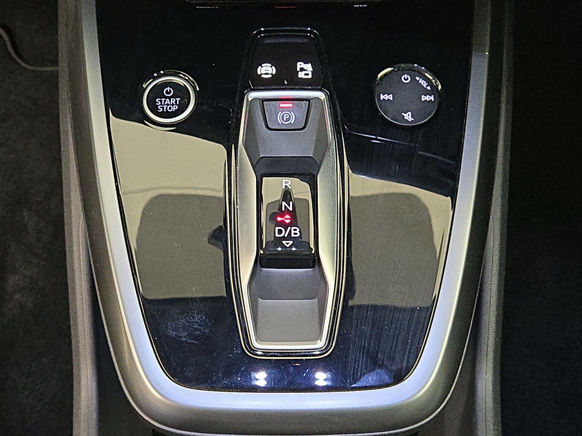 Thumbnail: 2023 Audi Q4 e-tron - 16