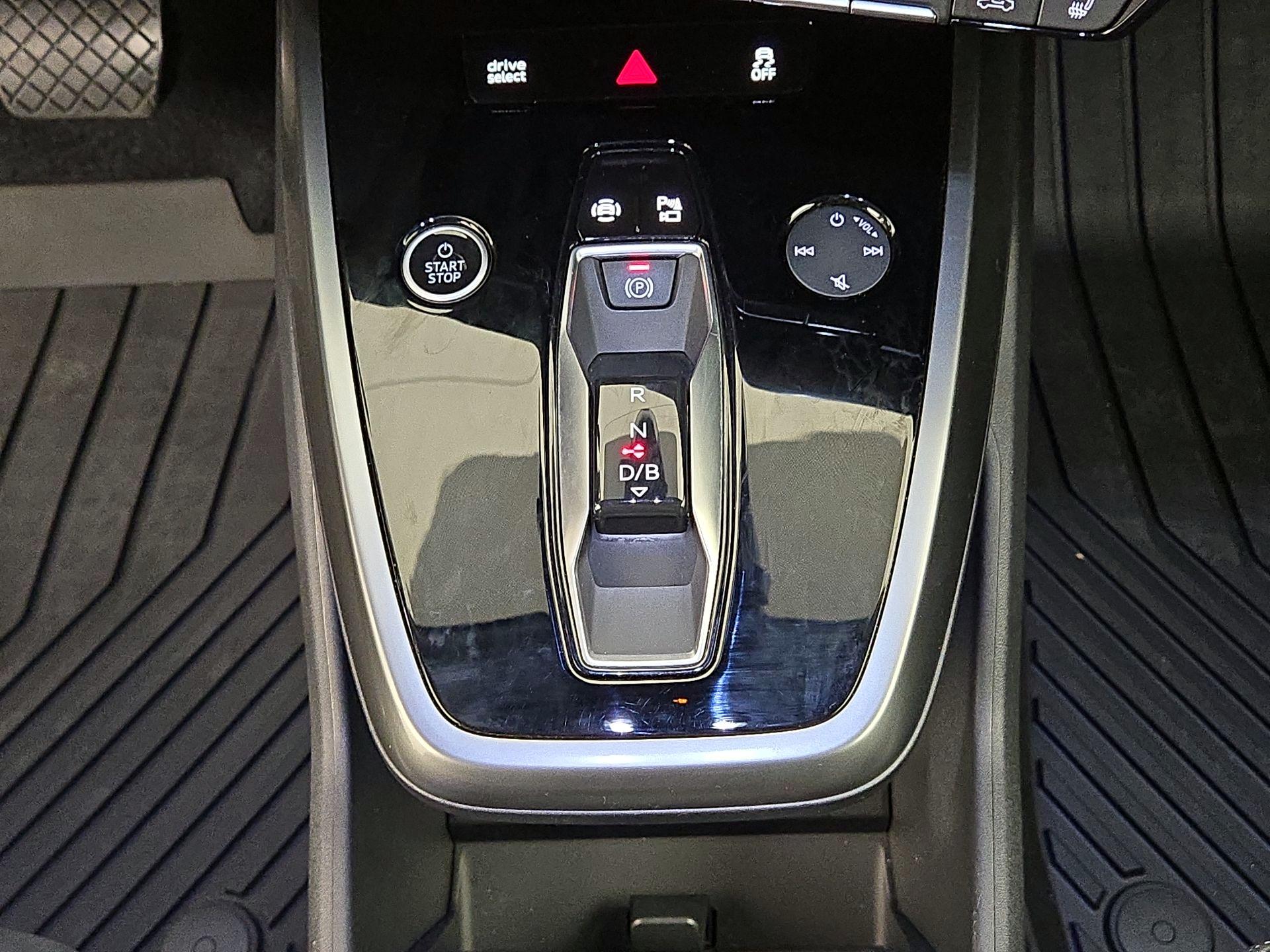 Thumbnail: 2023 Audi Q4 e-tron - 17