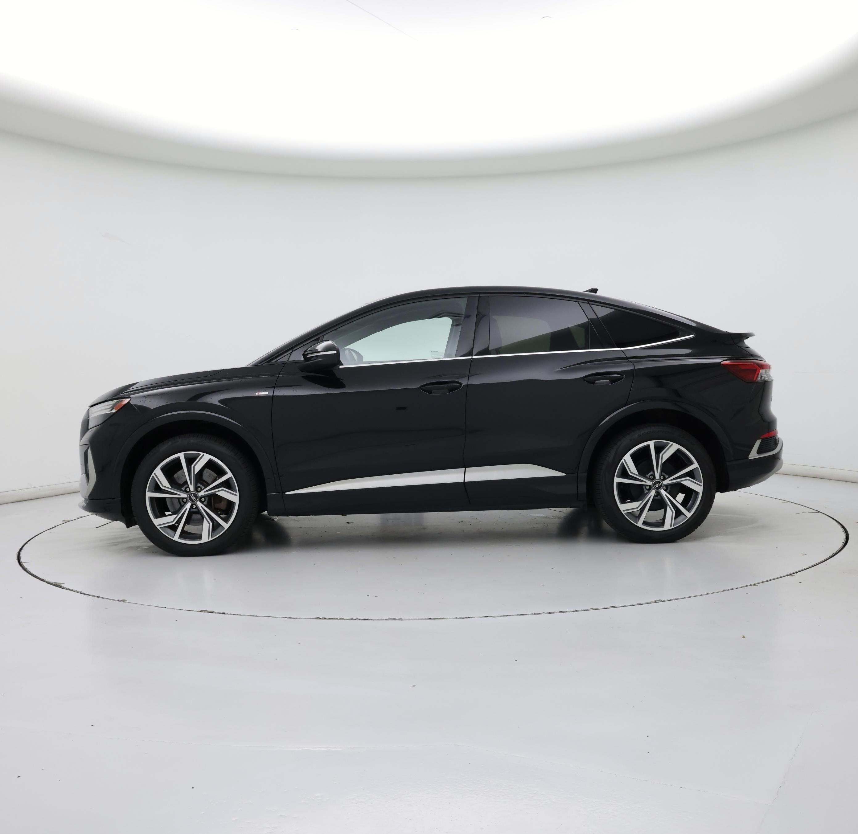 Thumbnail: 2023 Audi Q4 e-tron - 3