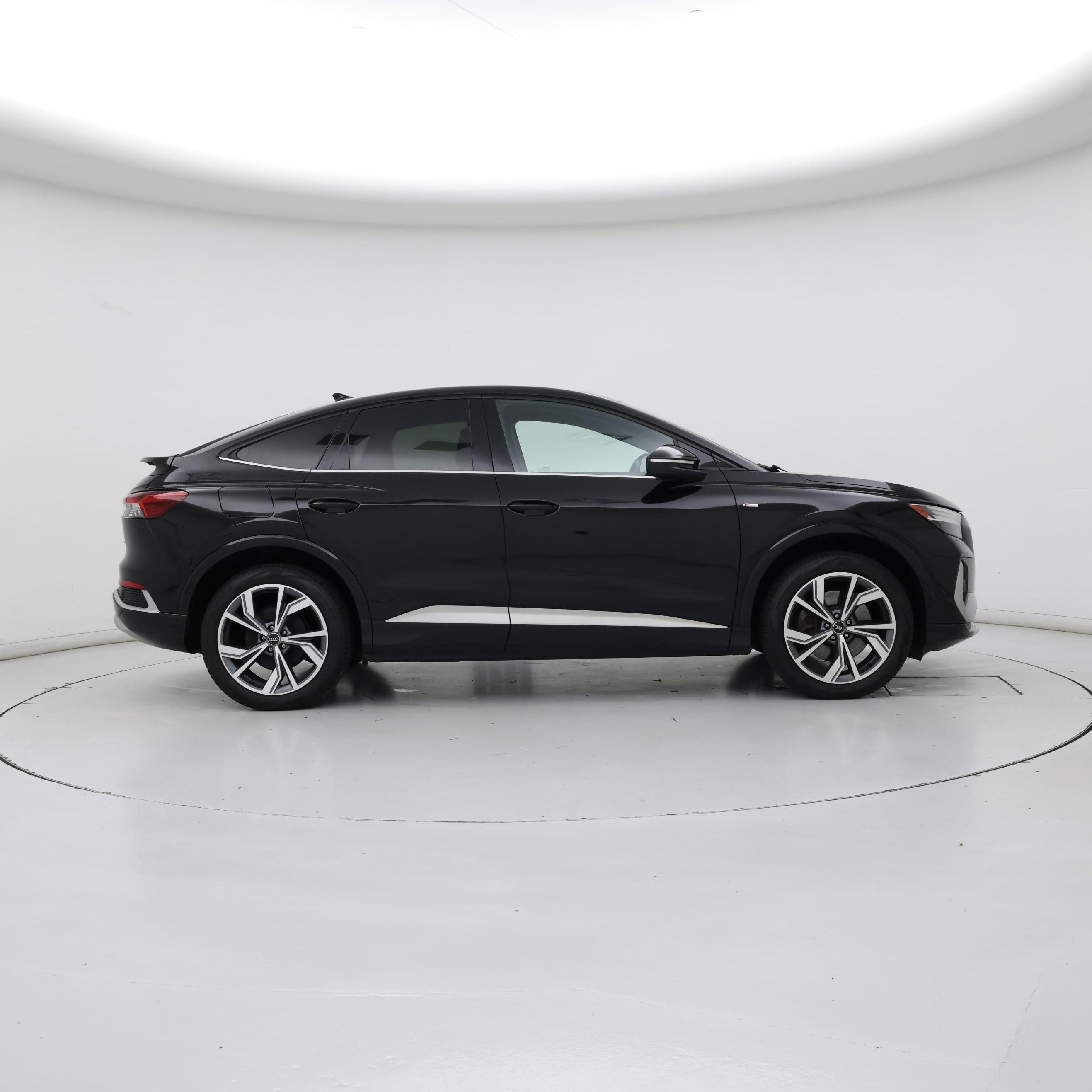 Thumbnail: 2023 Audi Q4 e-tron - 7