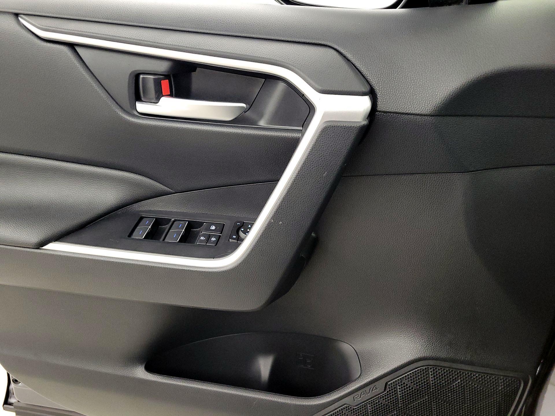 Thumbnail: 2022 Toyota RAV4 - 12