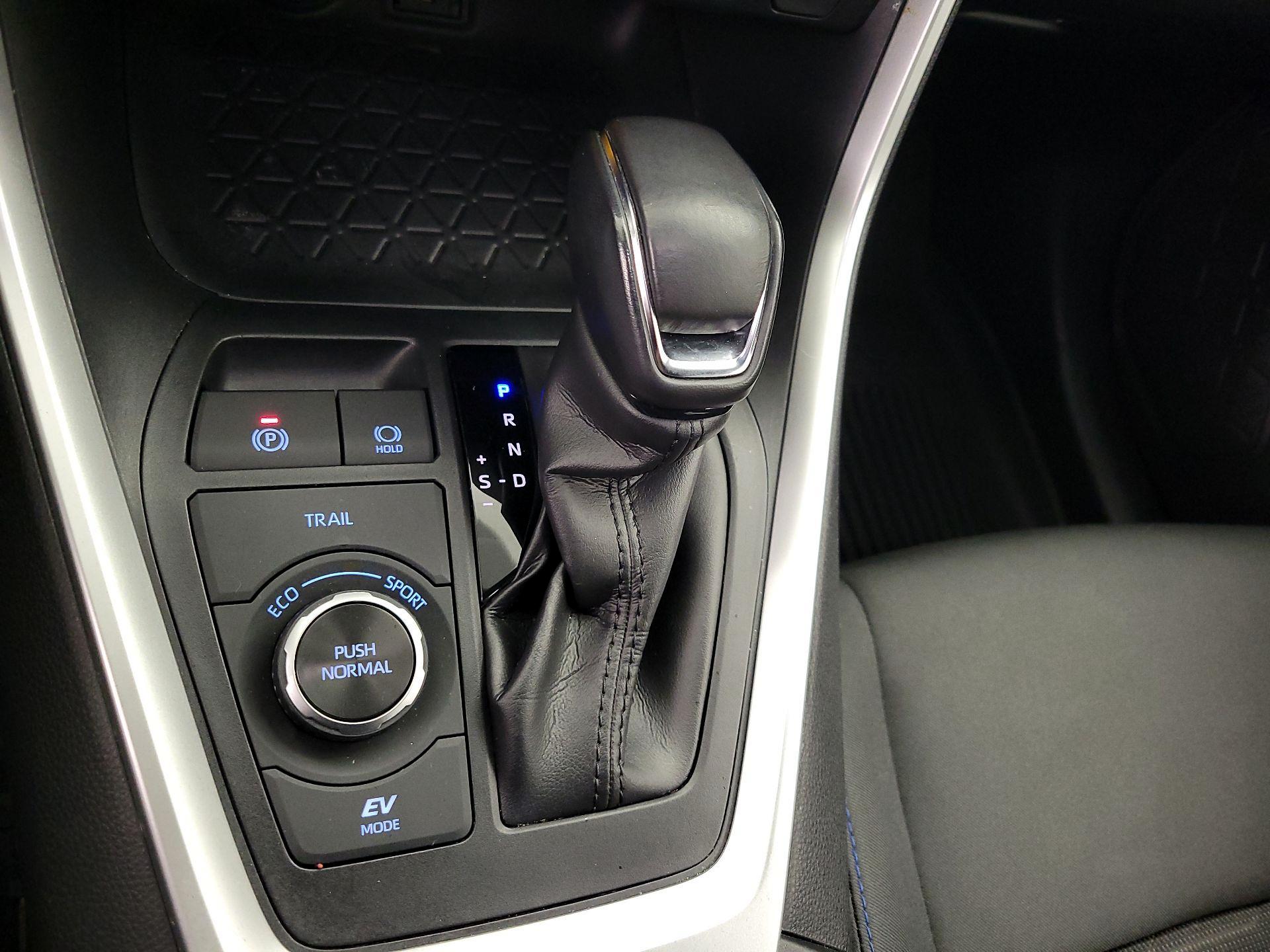 Thumbnail: 2022 Toyota RAV4 - 17