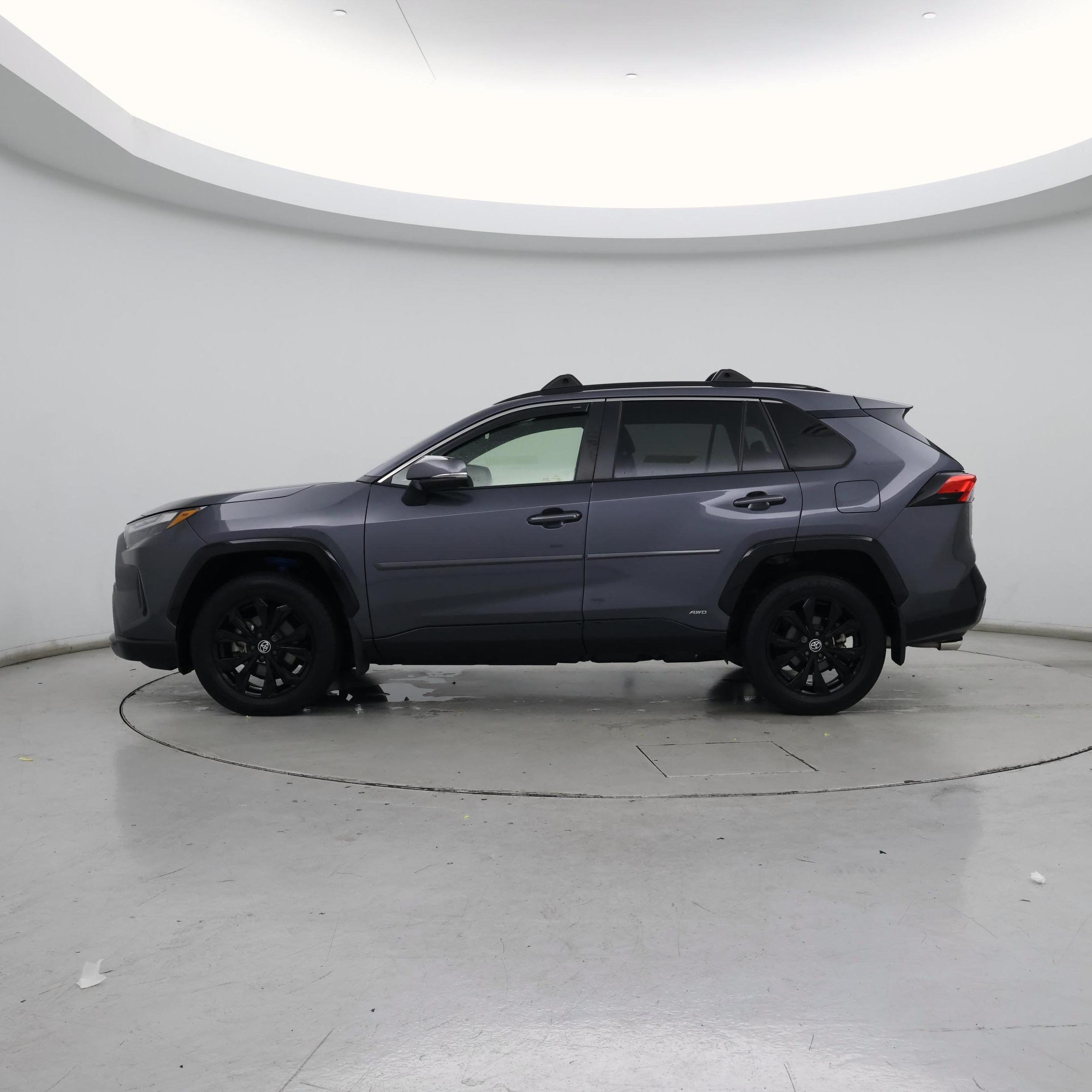 Thumbnail: 2022 Toyota RAV4 - 3