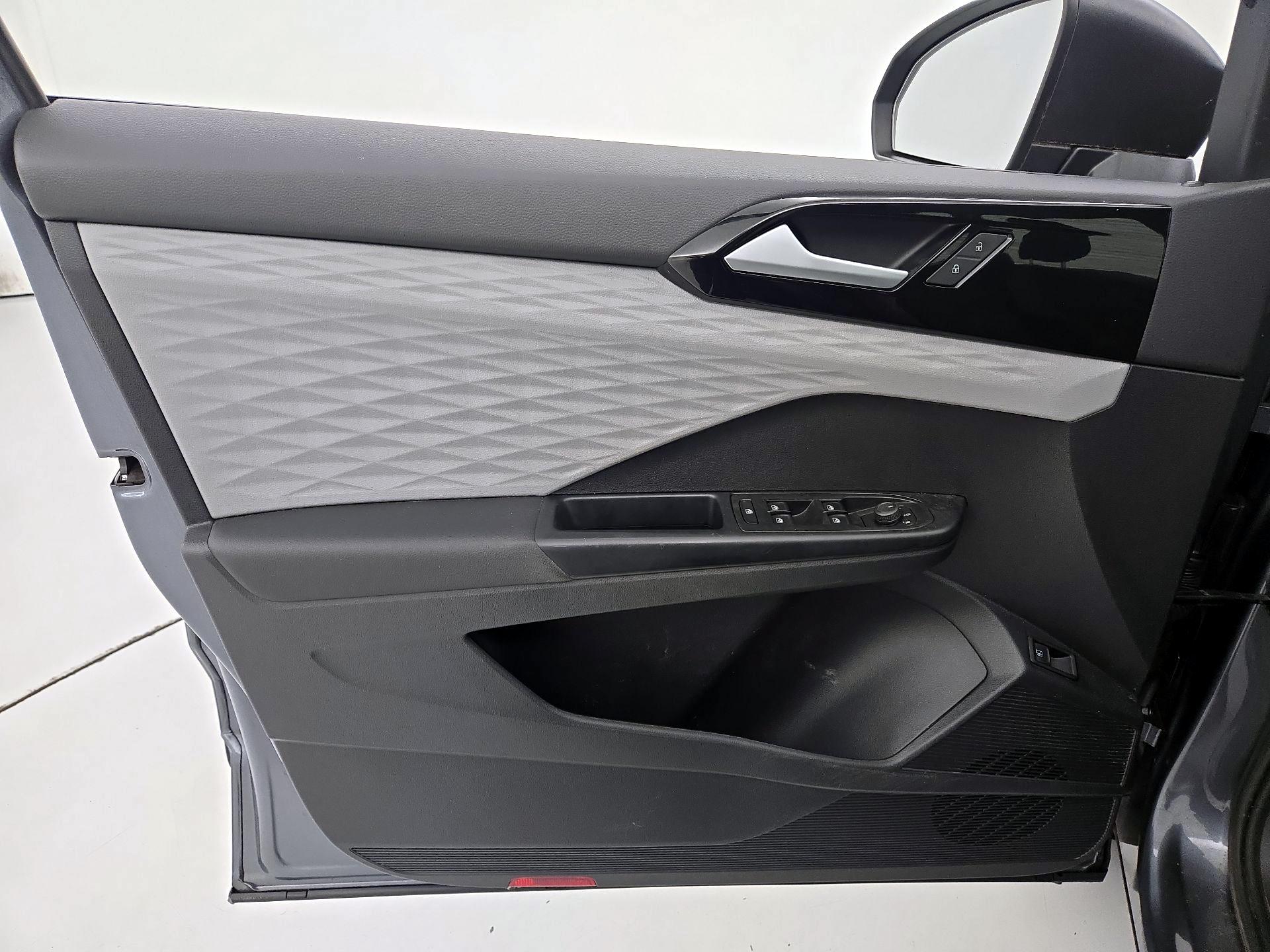 Thumbnail: 2022 Volkswagen Taos - 12