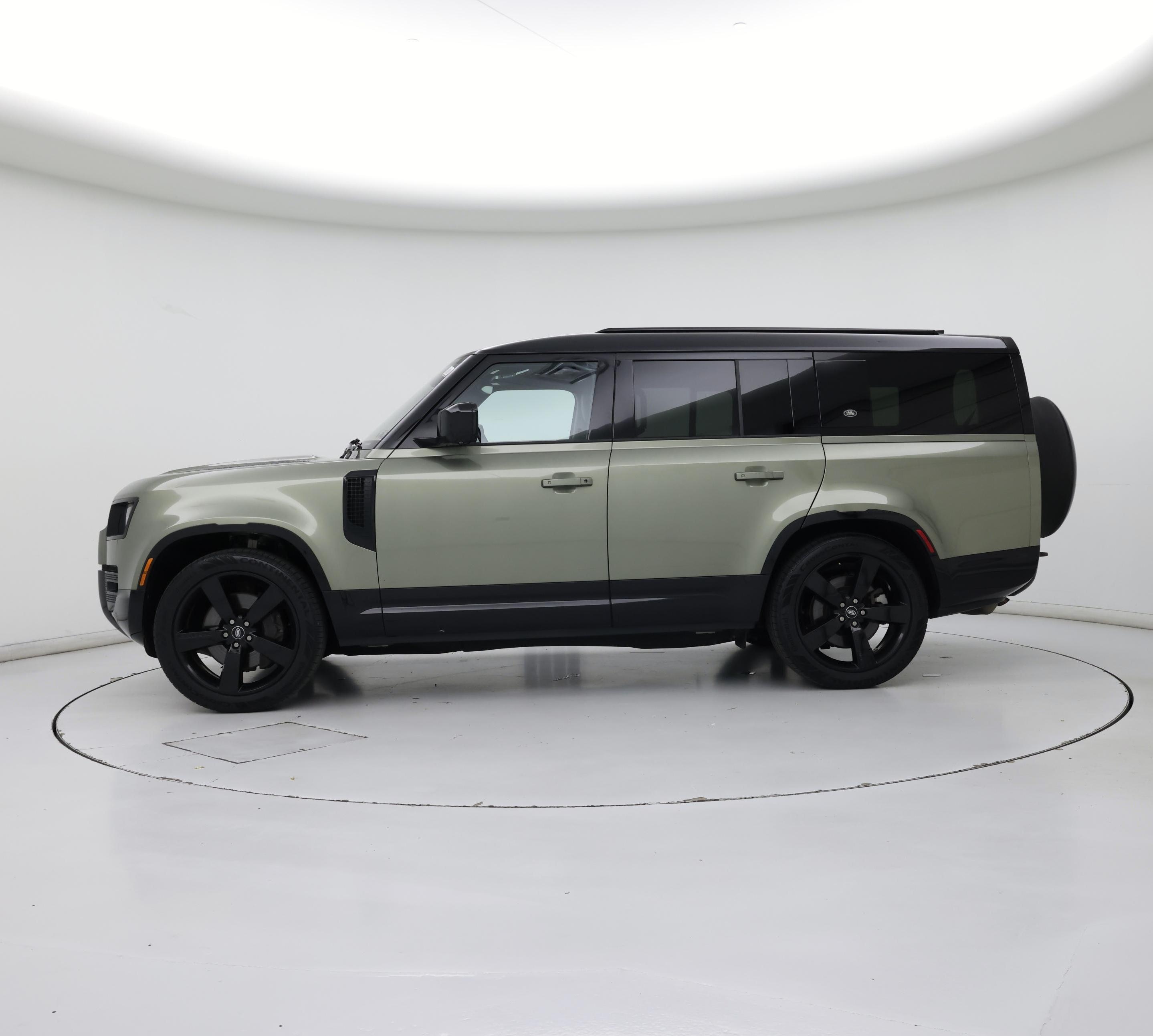 Thumbnail: 2023 Land Rover Defender - 3