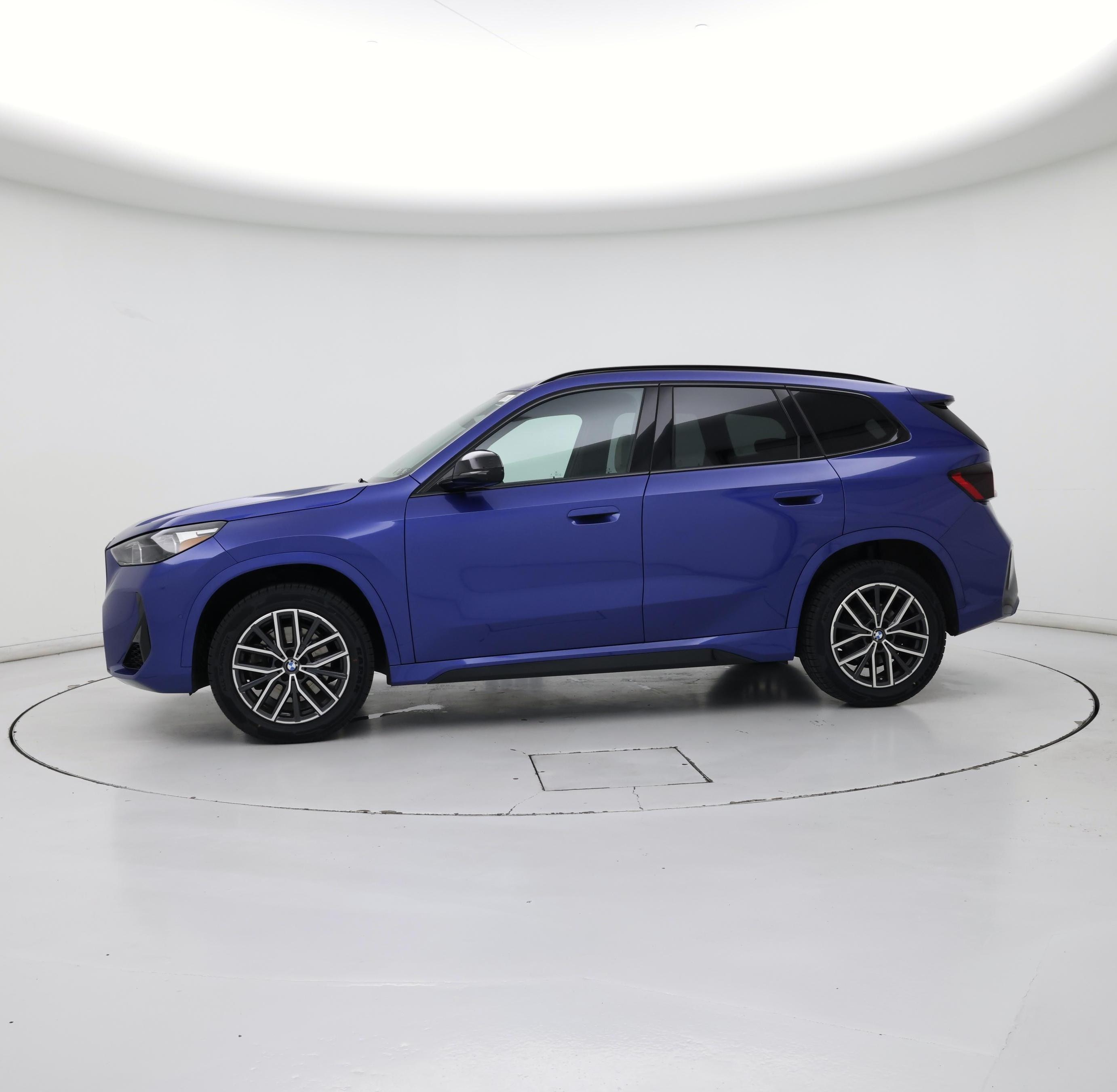 Thumbnail: 2023 BMW X1 - 3