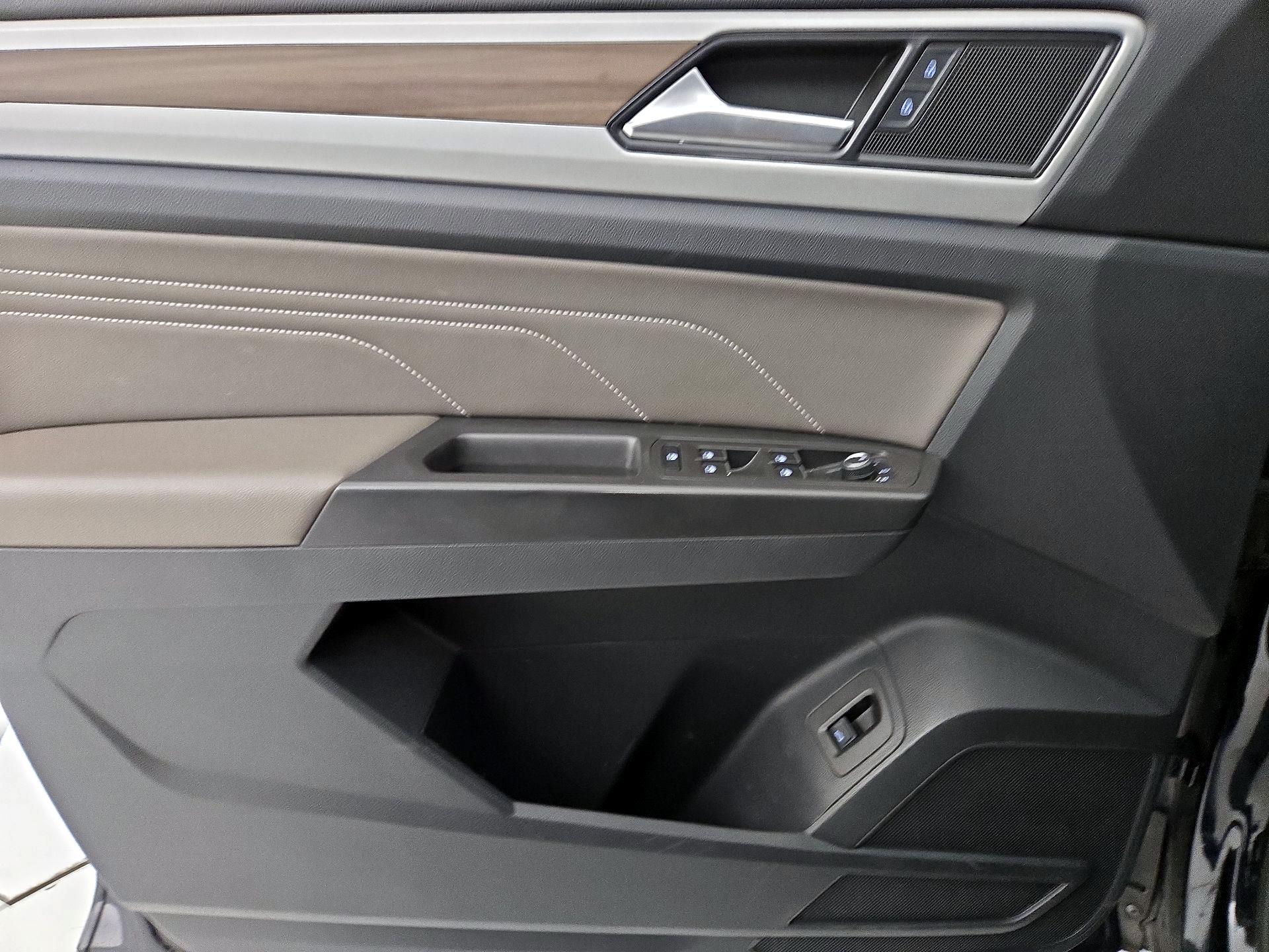 Thumbnail: 2022 Volkswagen Atlas - 12