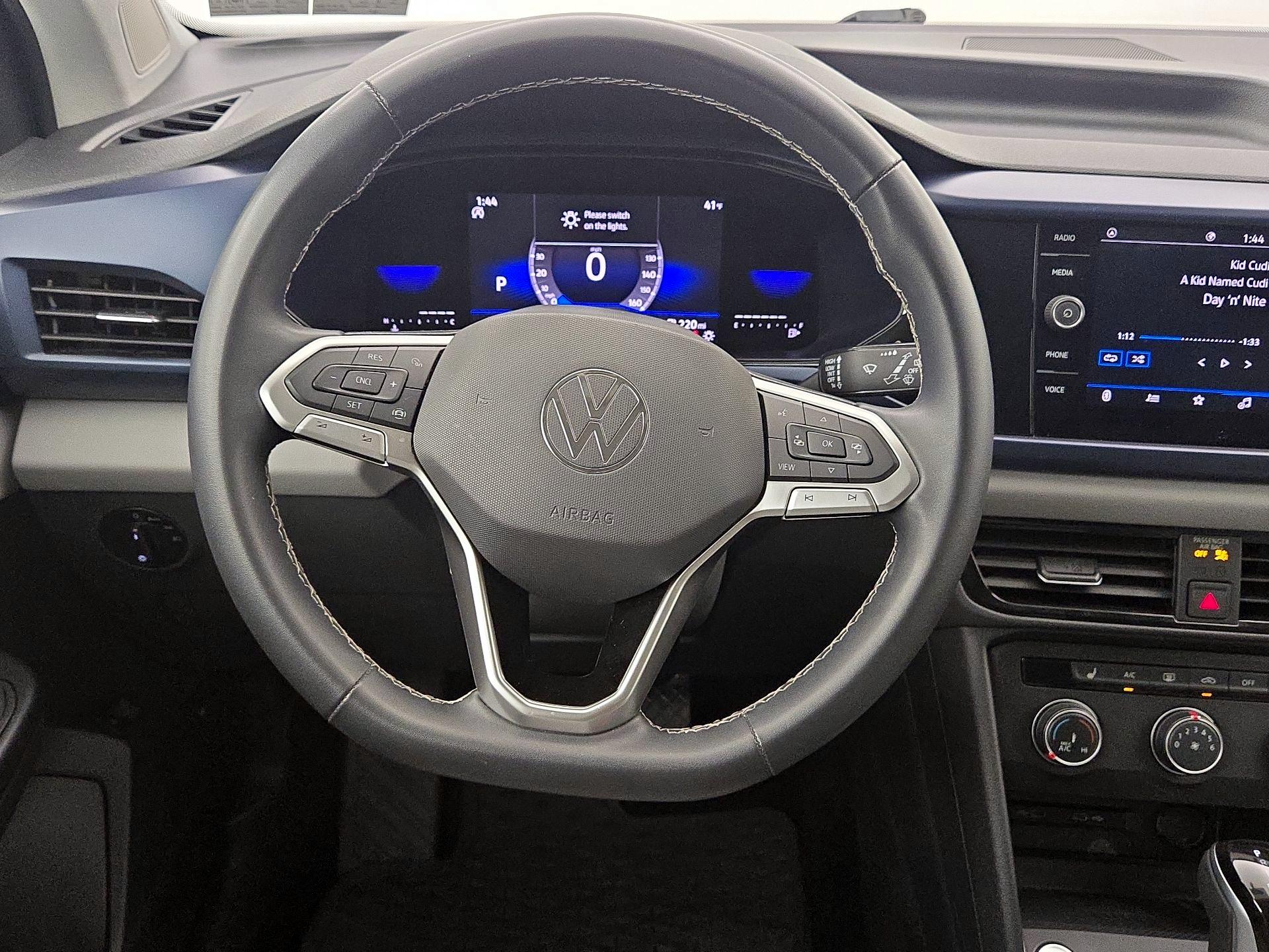 Thumbnail: 2022 Volkswagen Taos - 10