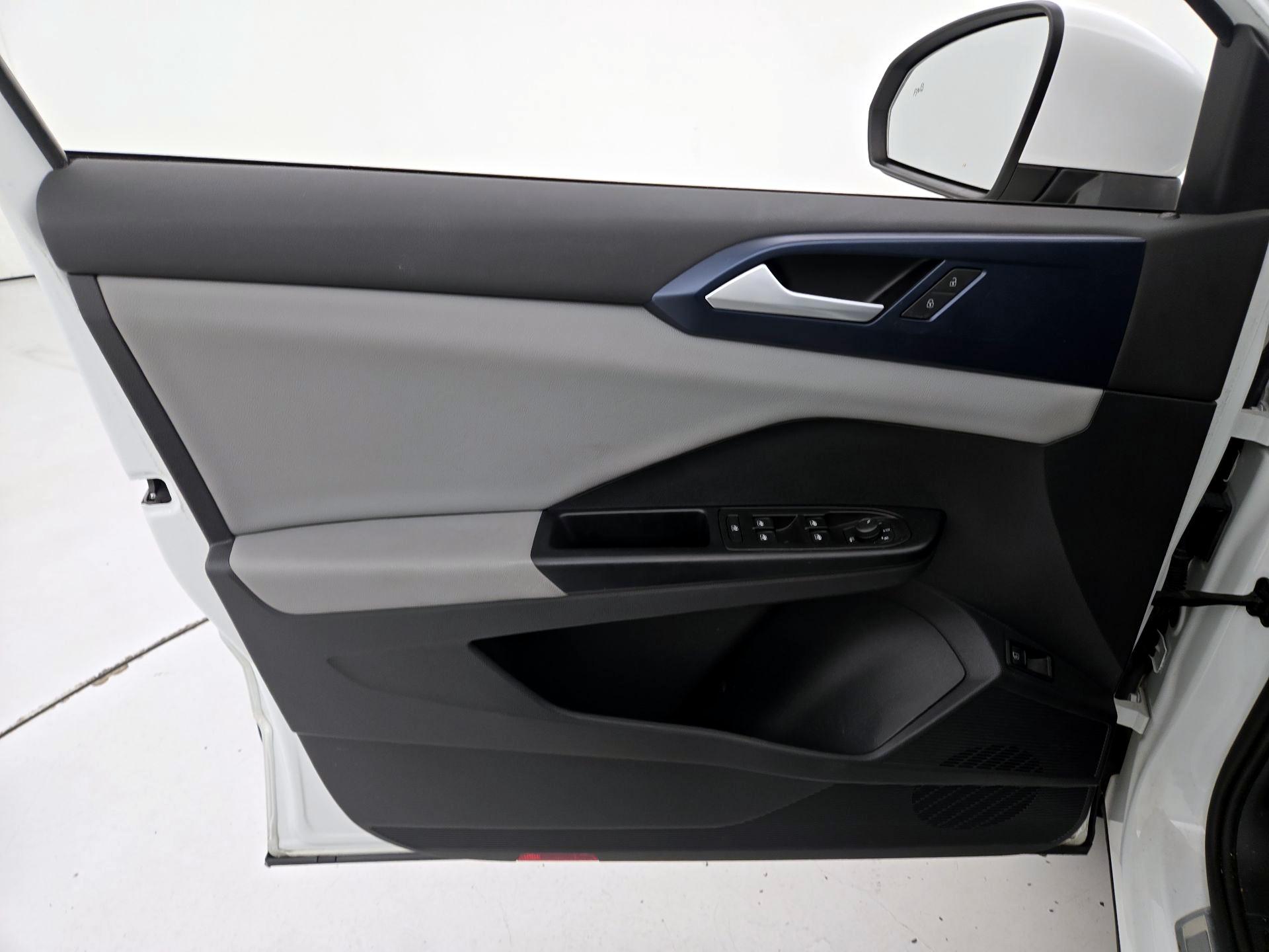 Thumbnail: 2022 Volkswagen Taos - 12