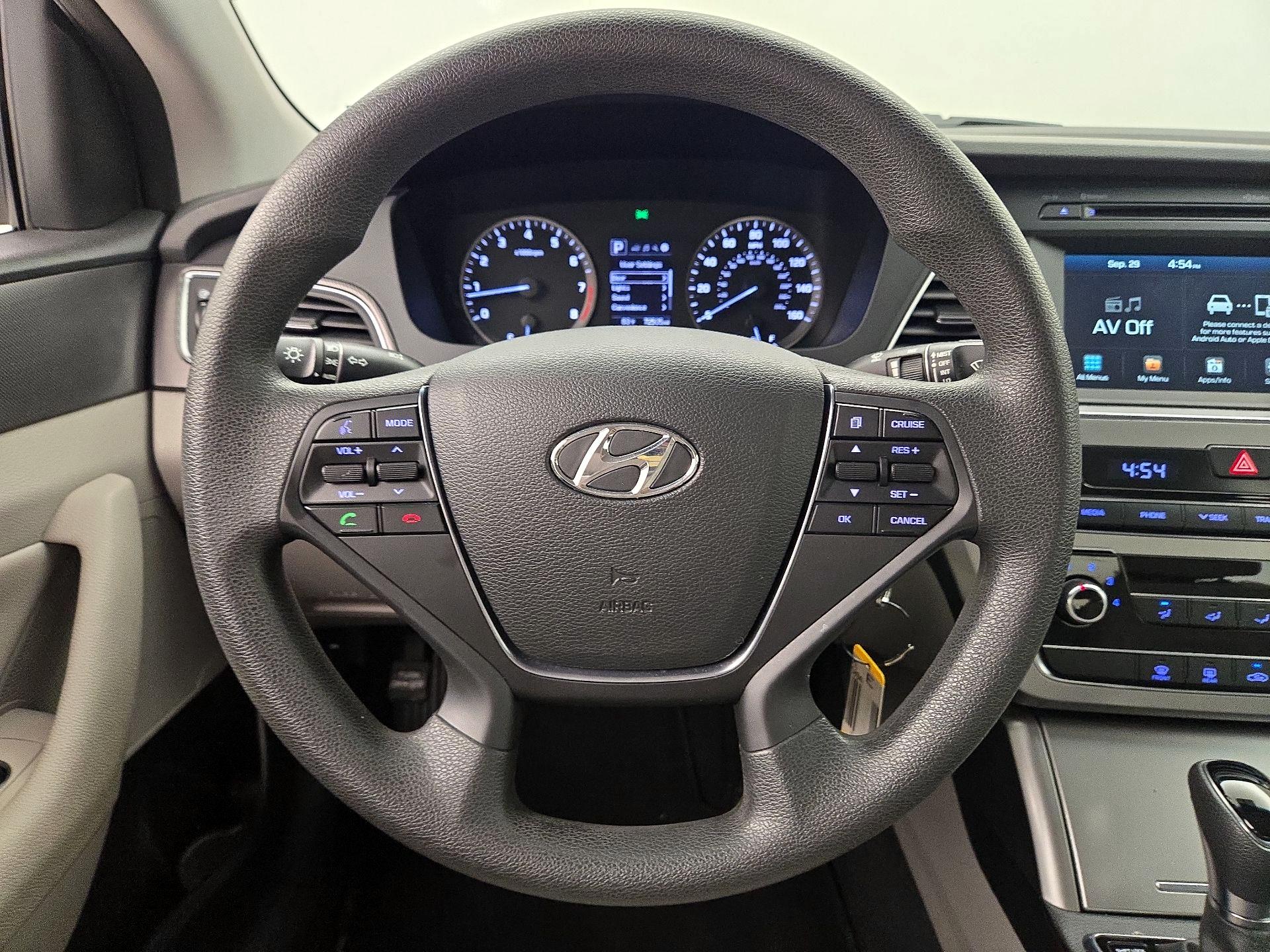 Thumbnail: 2016 Hyundai Sonata - 10