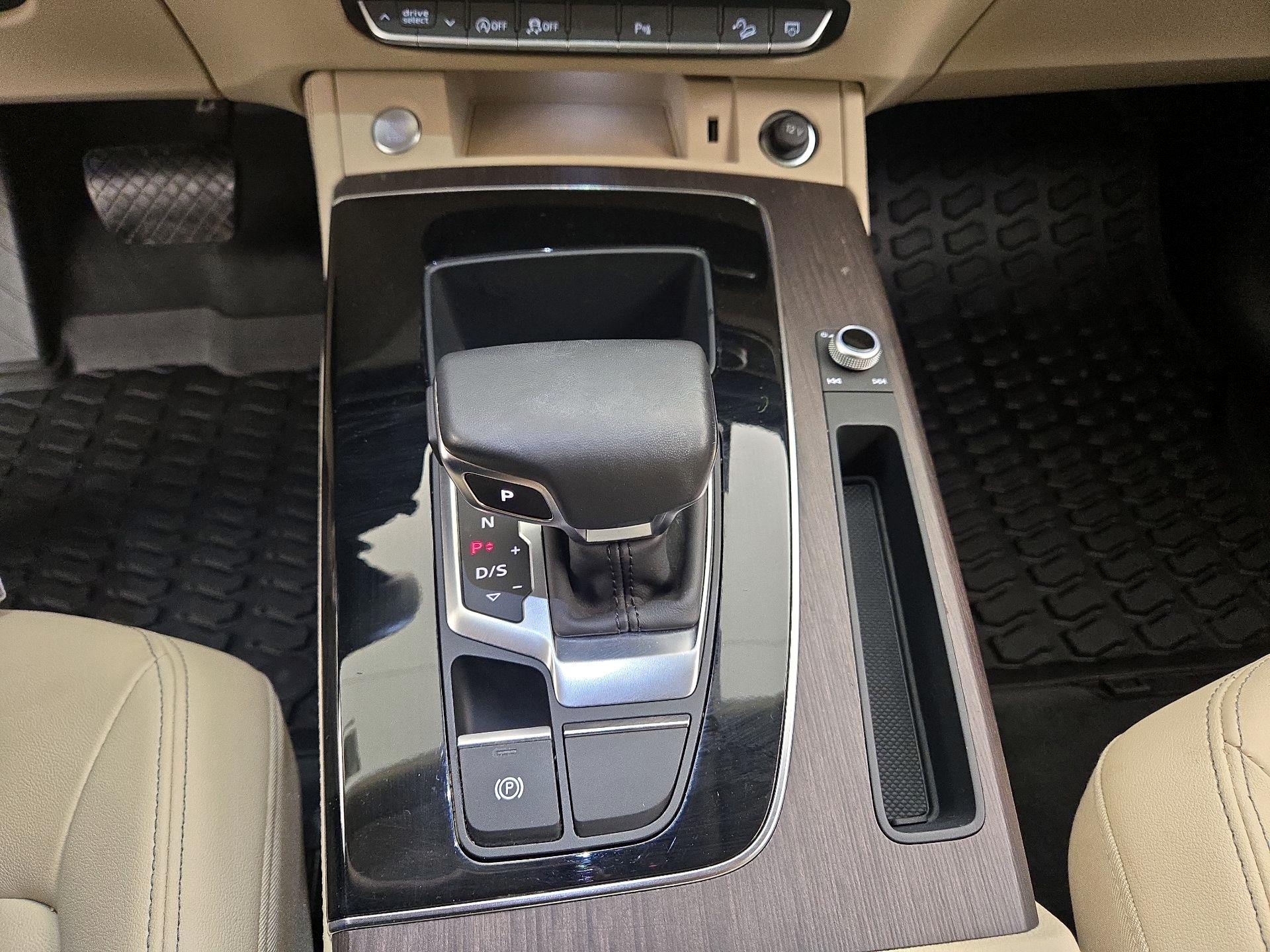 Thumbnail: 2022 Audi Q5 - 17